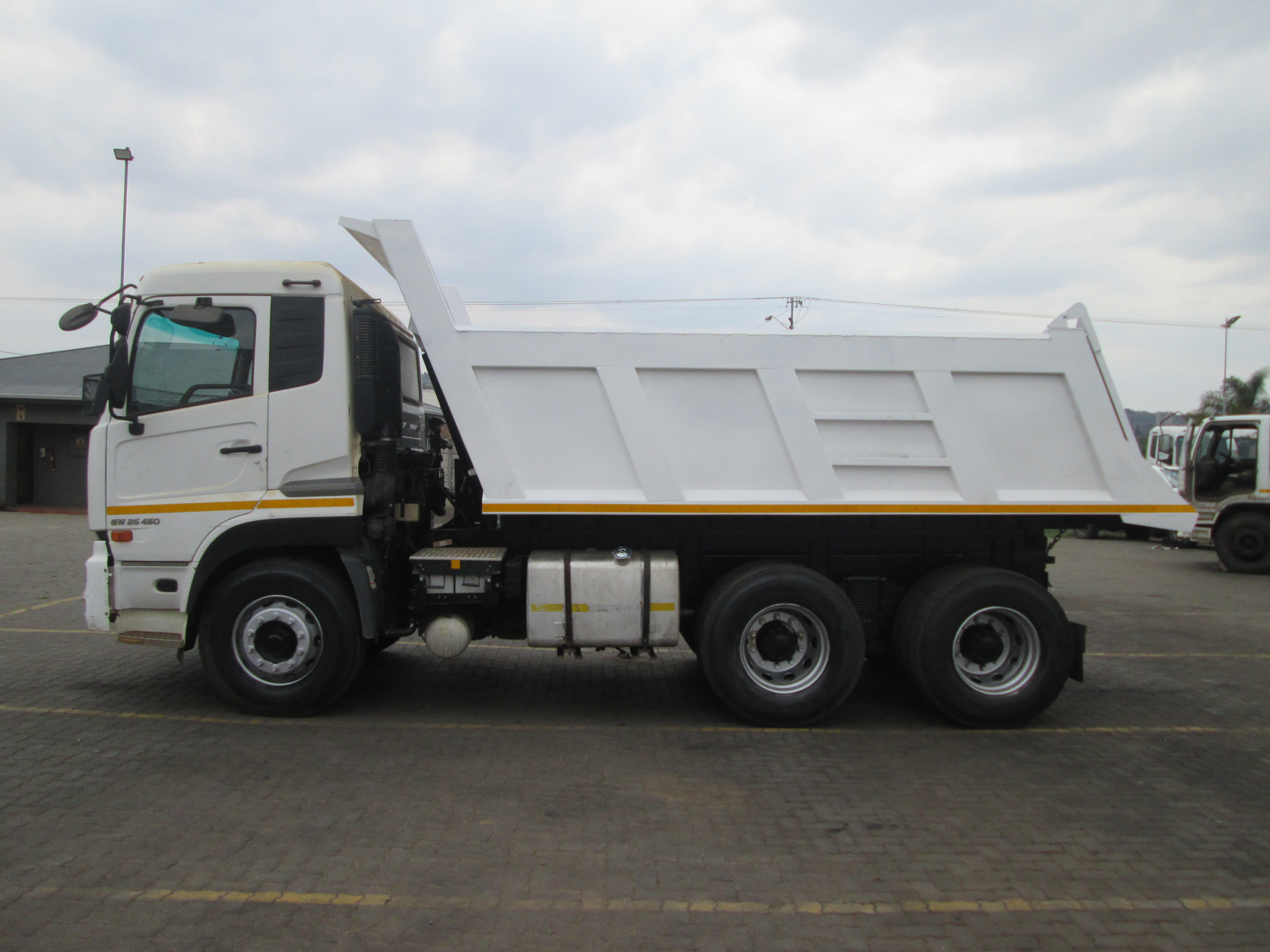 2018 UD QUON GW26-450 10 CUBE TIPPER 366033KM - Image 4