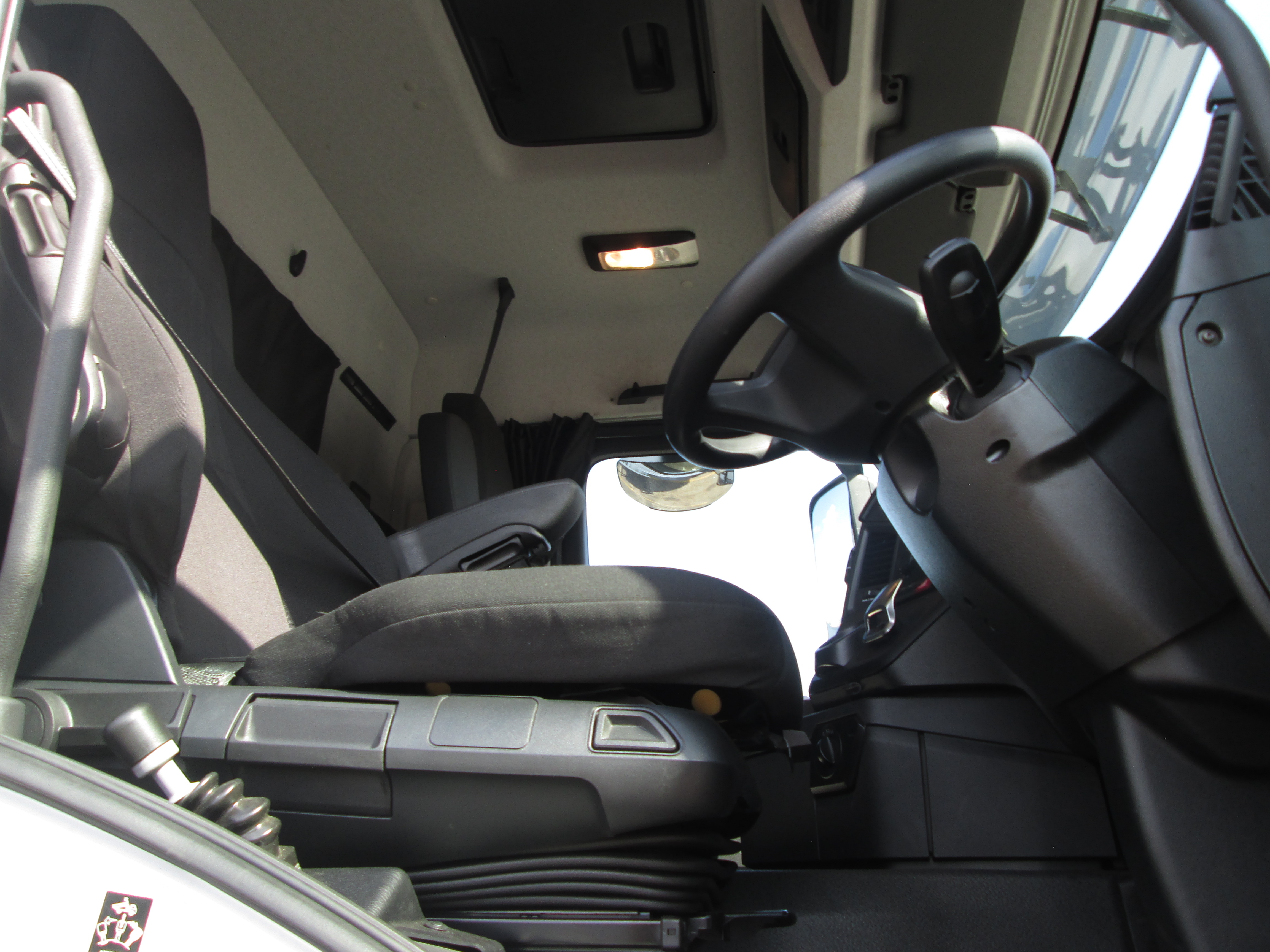 2023 Mercedes Benz AROCS 4152 Twin steer 8x4 flat deck Equipped with rear mount PK63002 EH crane - Image 22