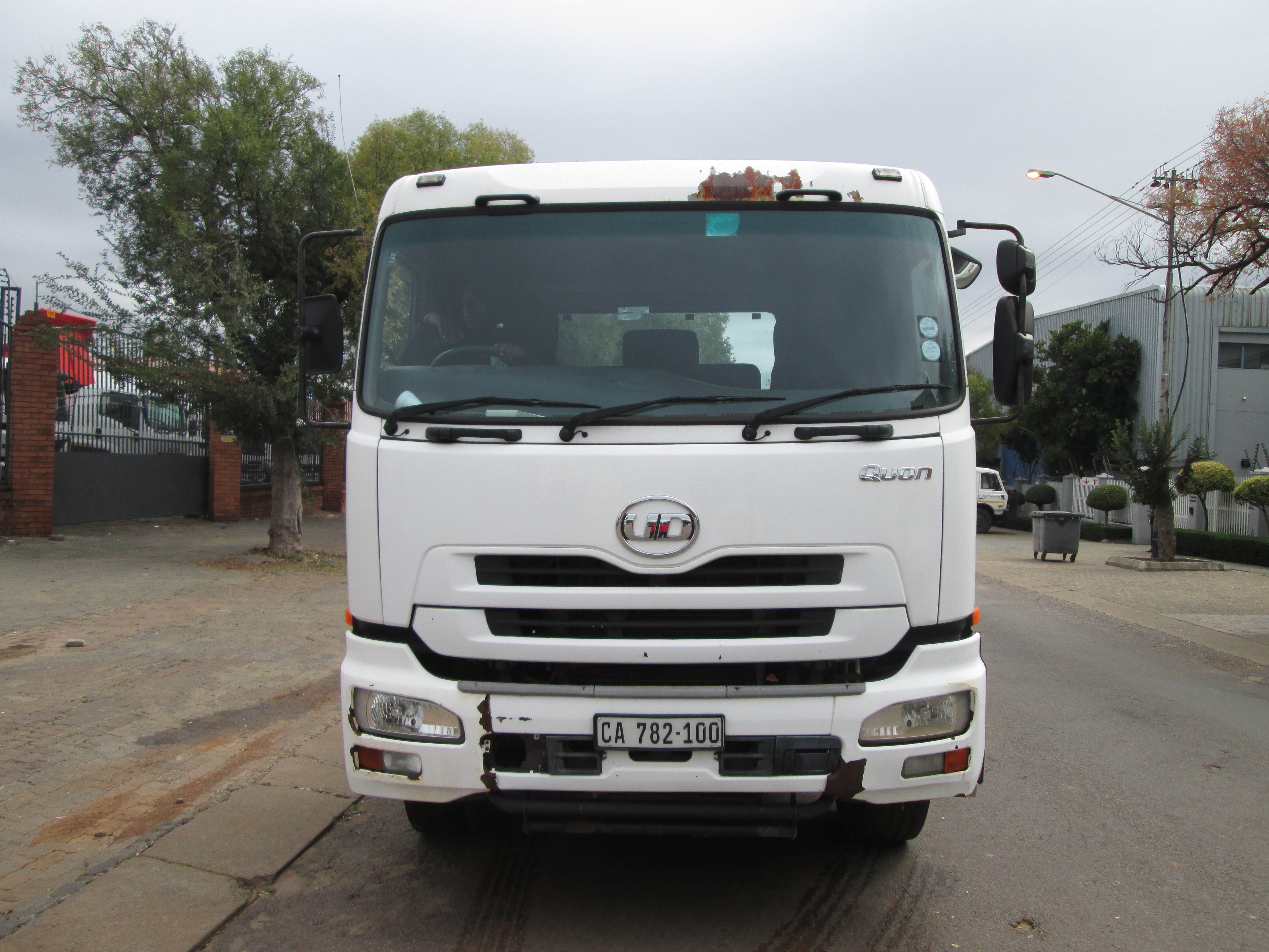 2015 UD QUON GW26-450 TRUCK TRACTOR 263383KM - Image 2