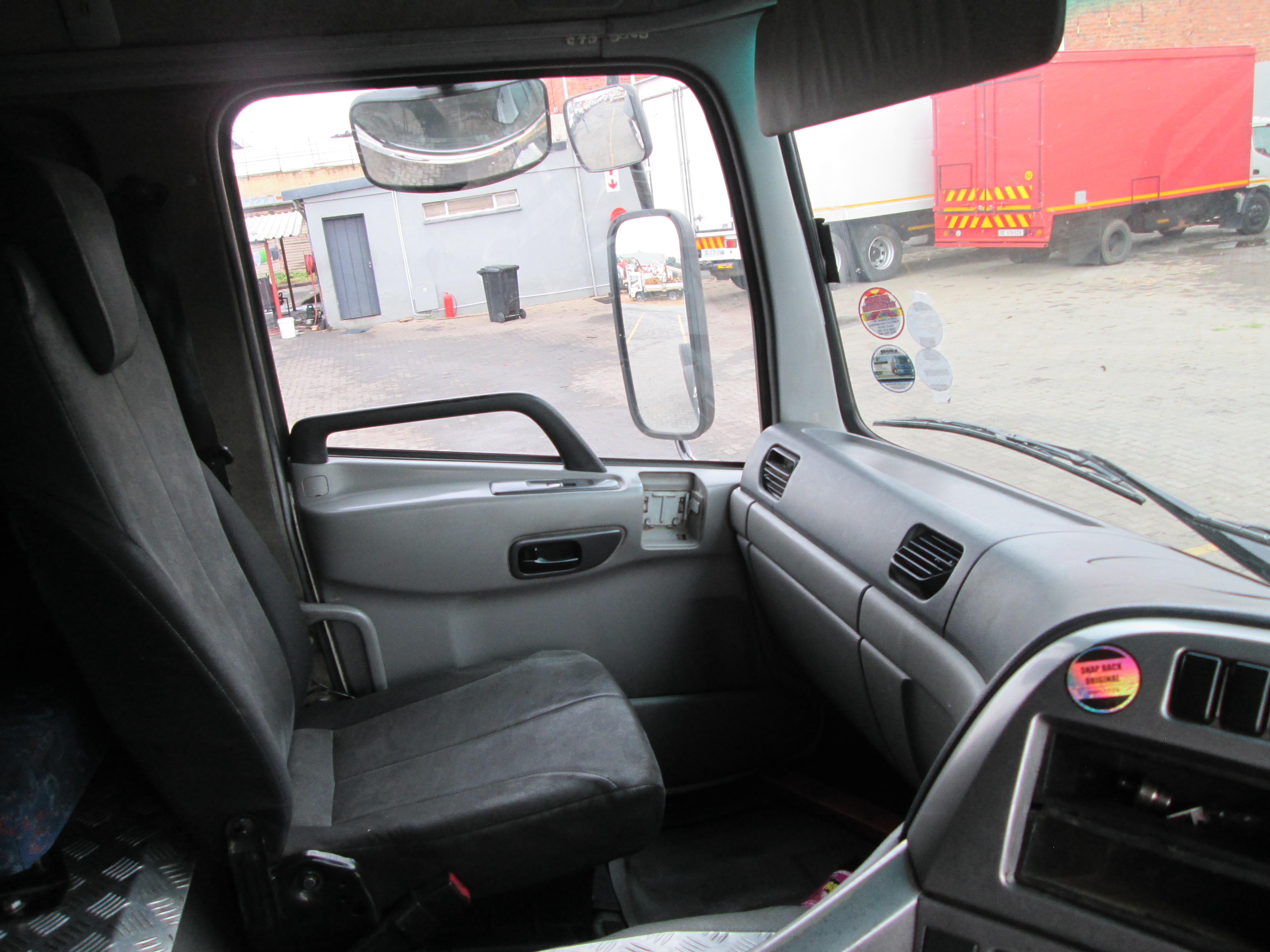 2019 UD QUON GW26-450 TRUCK TRACTOR 279924KM - Image 12