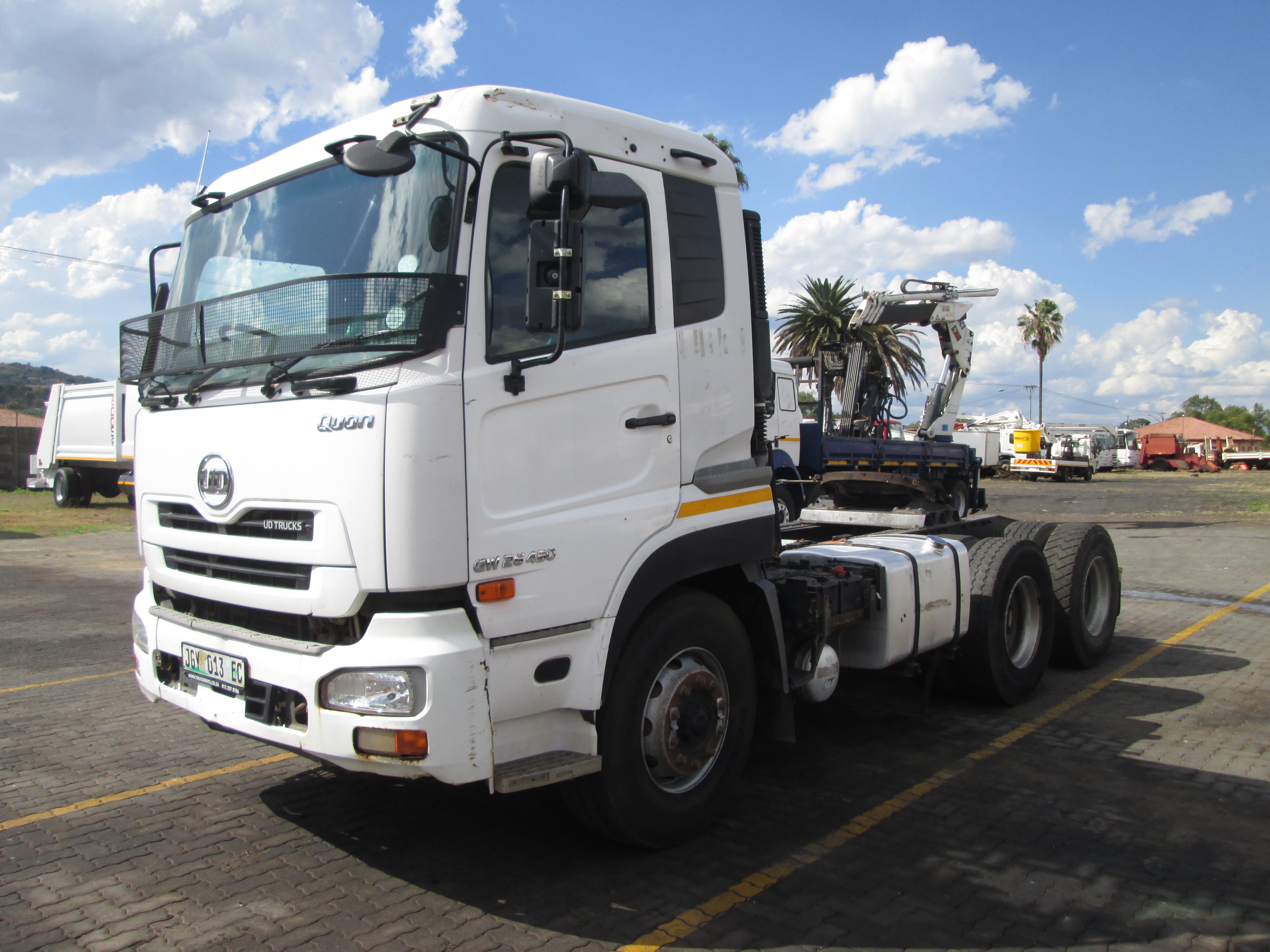 2018 UD QUON GW26-450 TRUCK TRACTOR 286211KM - Image 3