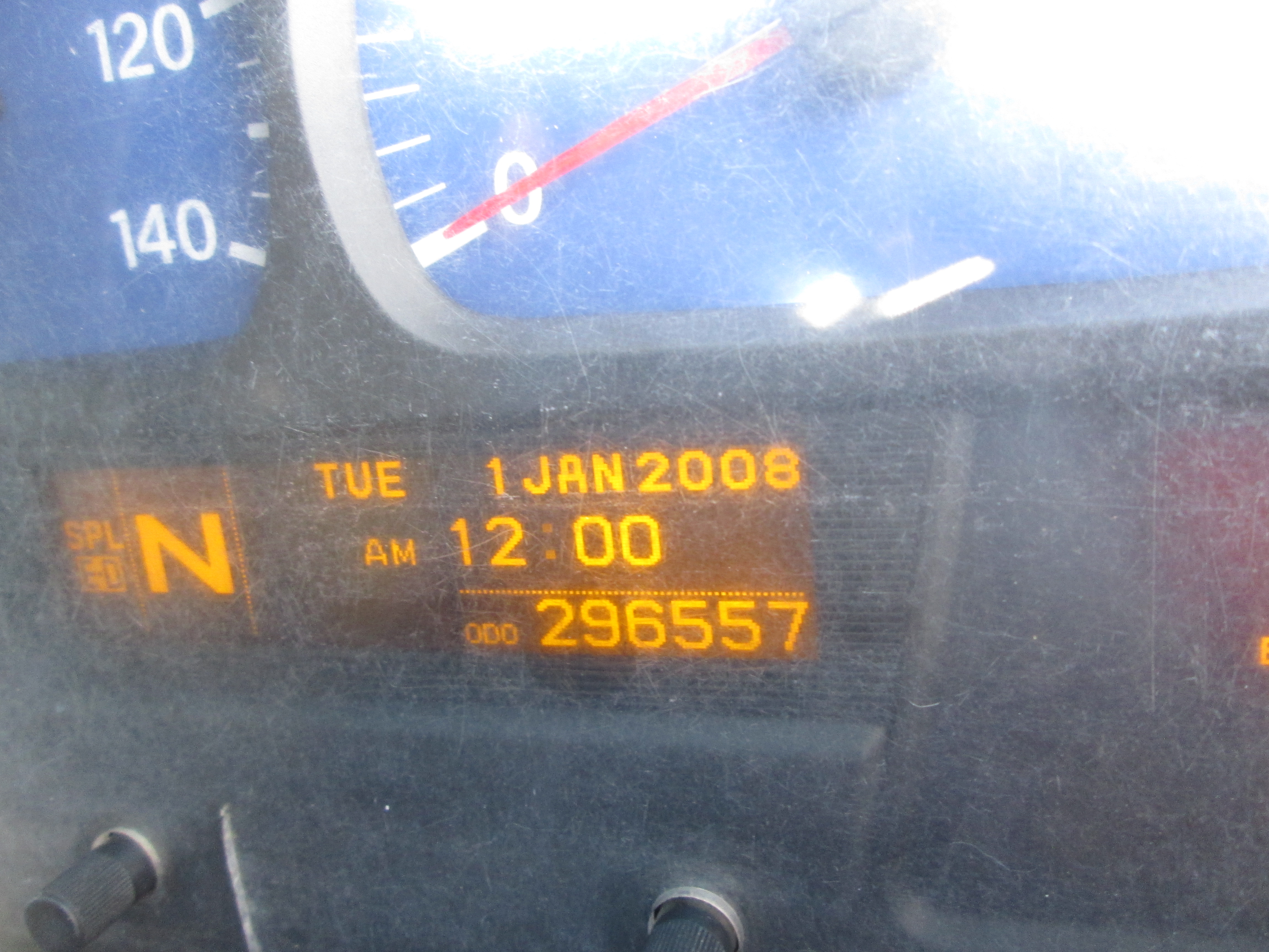 2015 UD QUON GW26-450 TRUCK TRACTOR 296557KM - Image 9