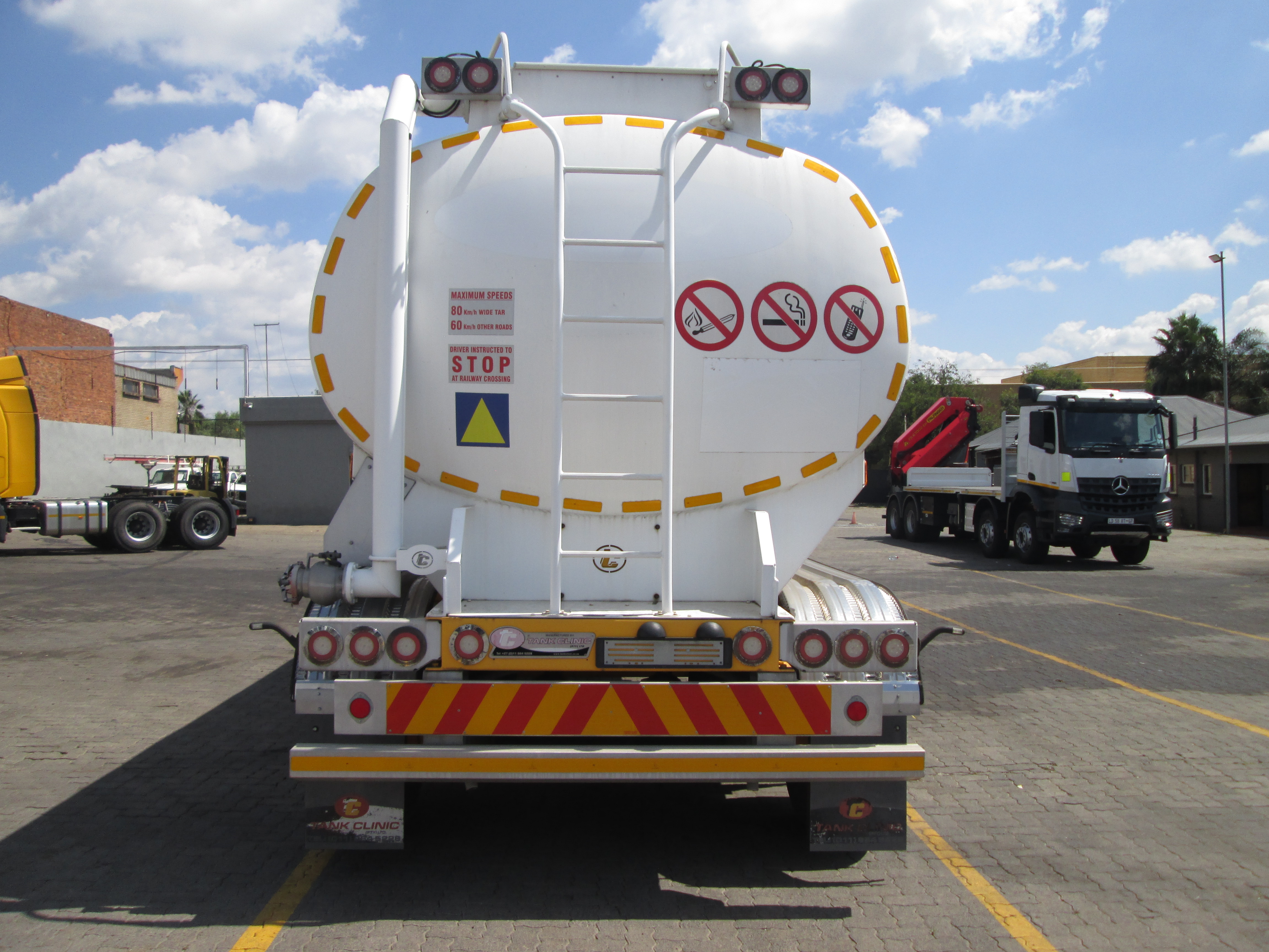 Un-usedTank Clinic 45 000l fuel tanker - Image 7