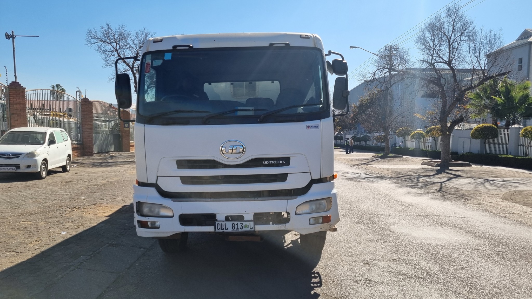 2012 UD330 COMPACTOR - Image 2