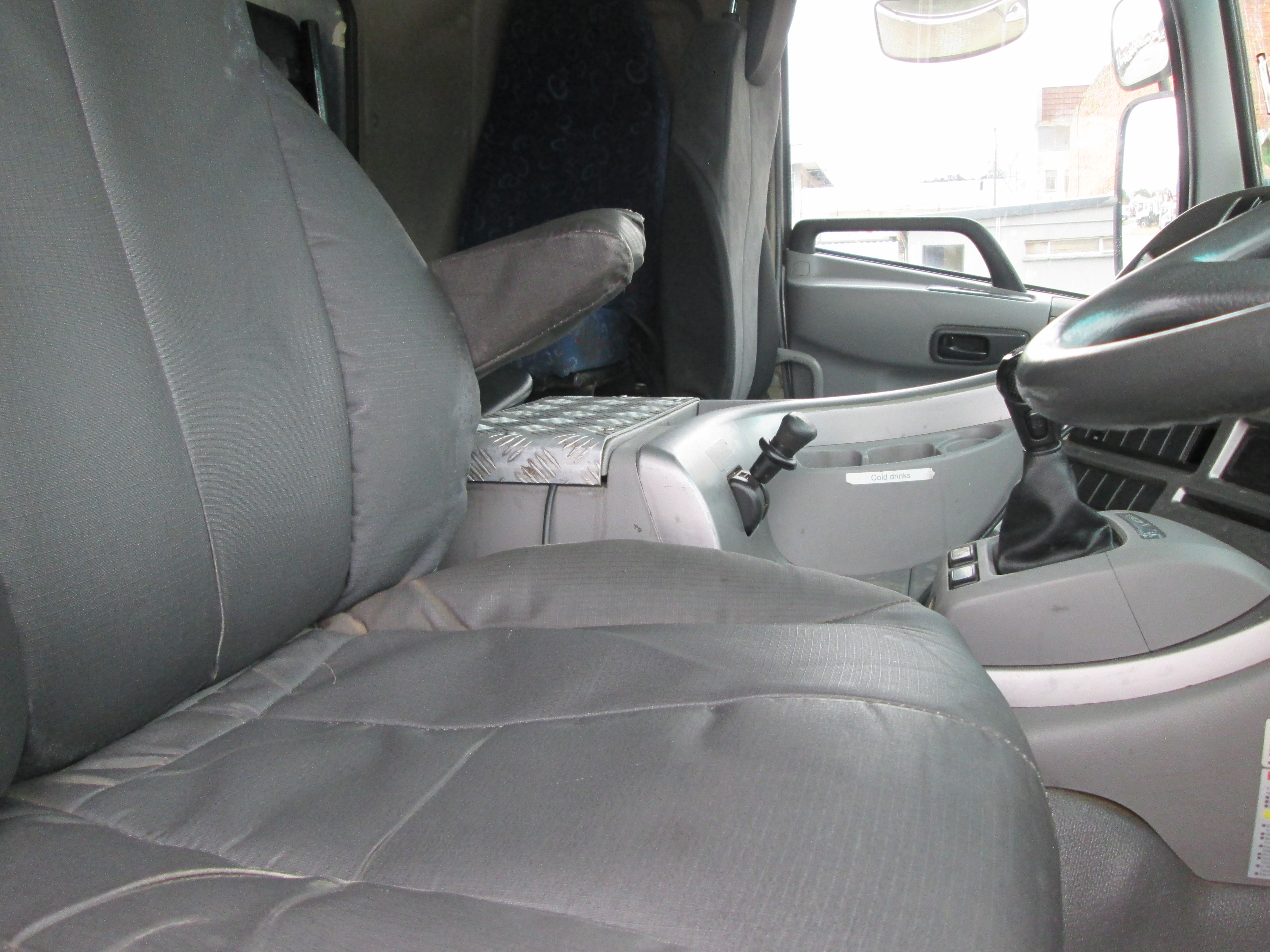 2018 UD QUON GW26-450 TRUCK TRACTOR 304005KM - Image 11