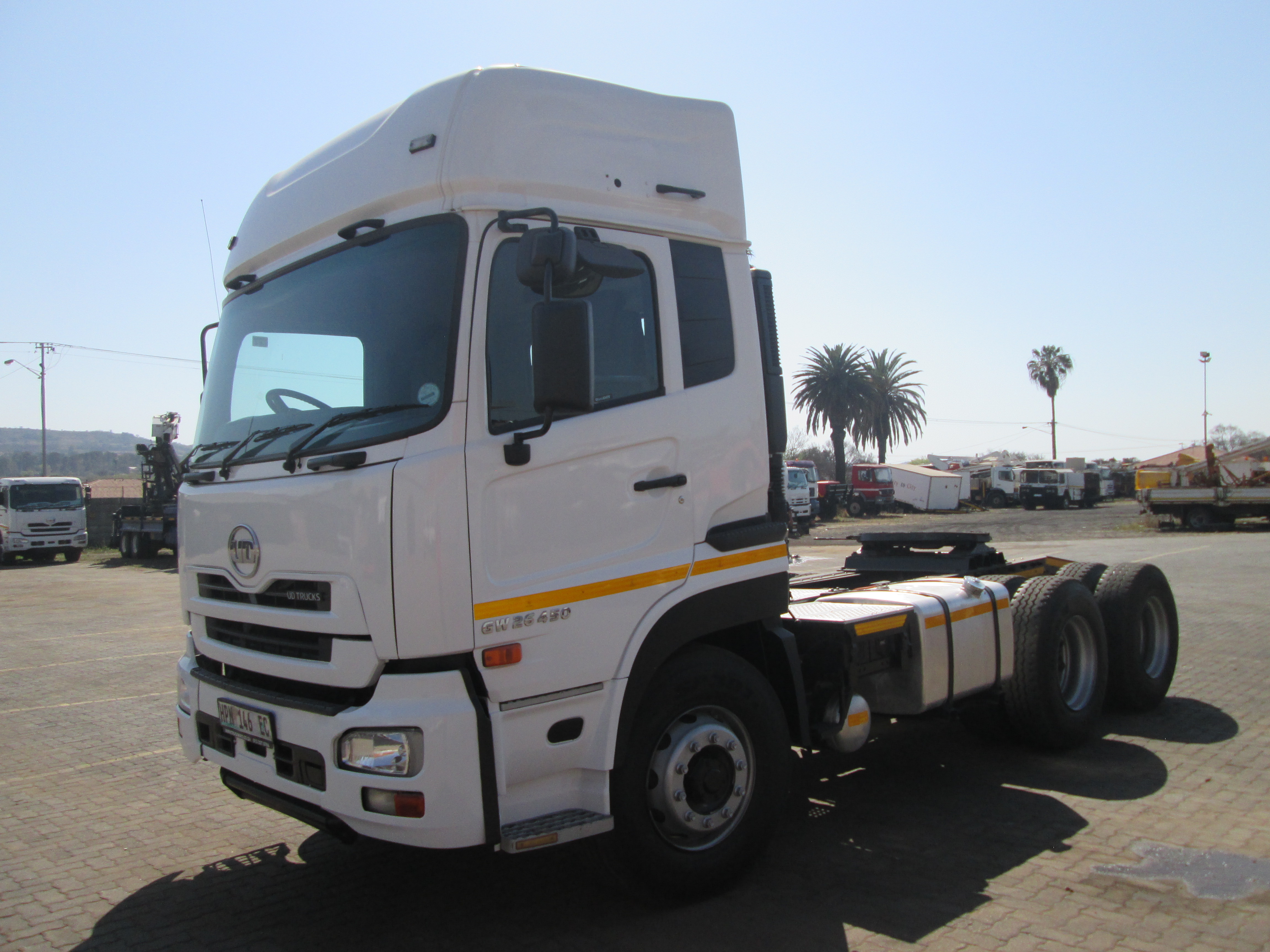 2015 UD QUON GW26-450 TRUCK TRACTOR 359828KM - Image 3