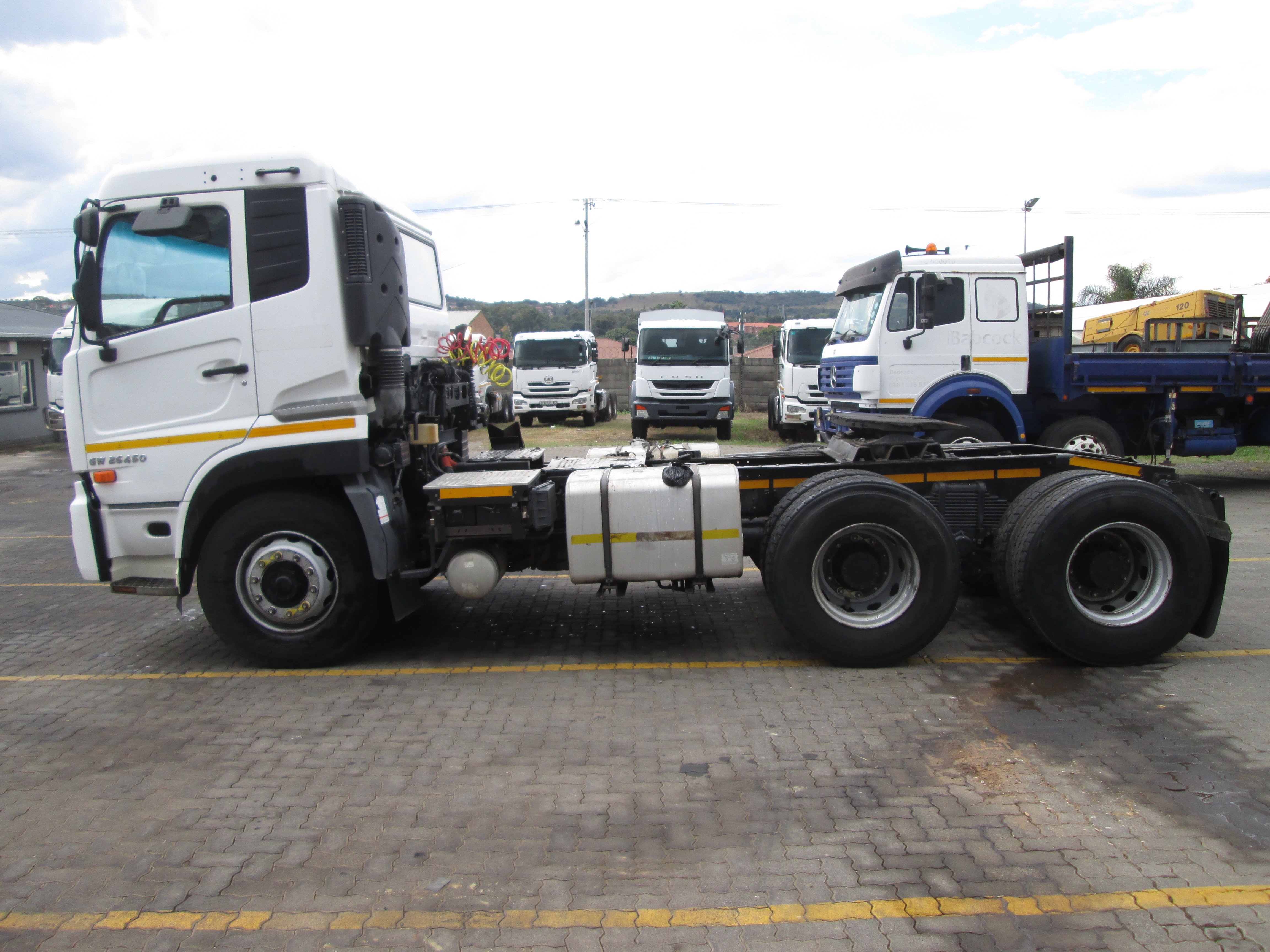 2018 UD QUON GW26-450 TRUCK TRACTOR 311225KM - Image 4