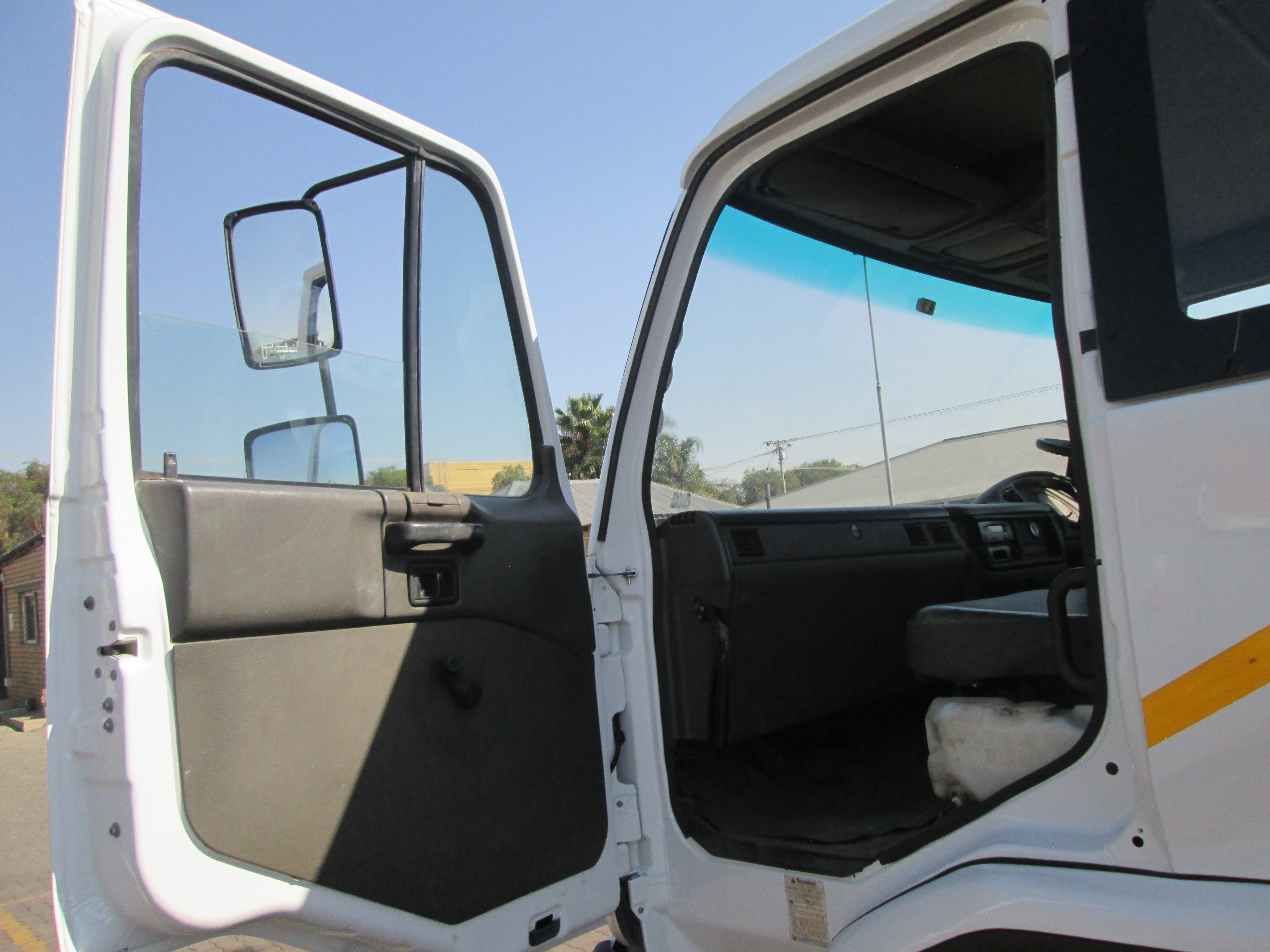 2000 UD80 8TON DROPSIDE WITH EFFER 75 CRANE - 138660KM - Image 12