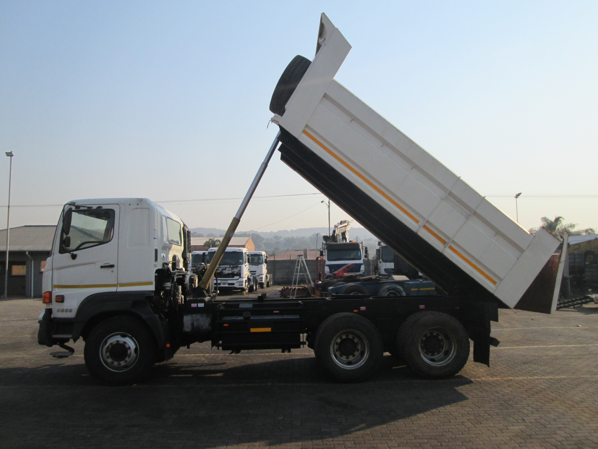 2019 HINO 500 2836 10CUBE TIPPER 51805KM - Image 12