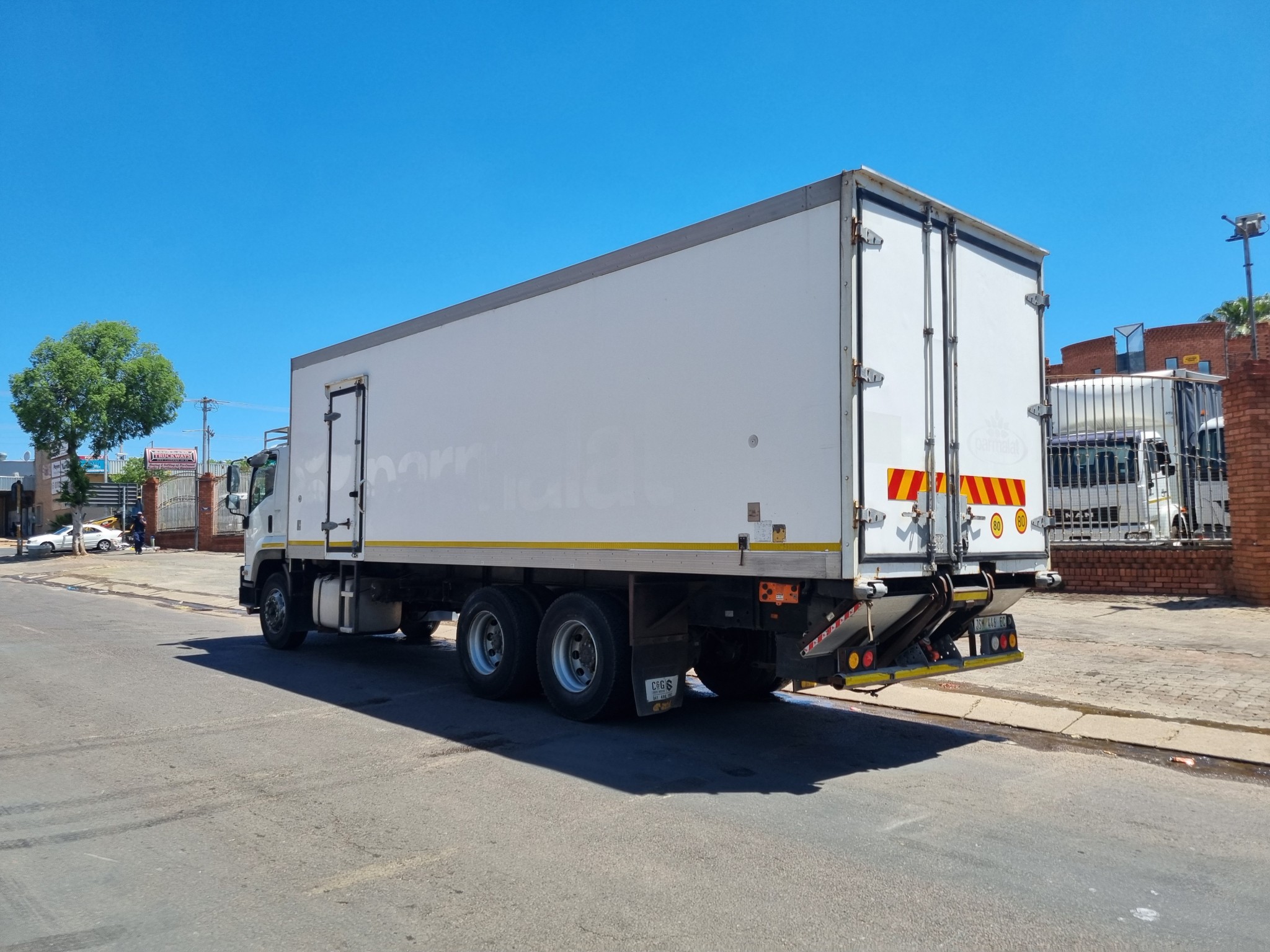 2016 ISUZU FVZ1400 14TON TRUCK WITH FRIDGE BODY CARRIER UNIT - Image 6