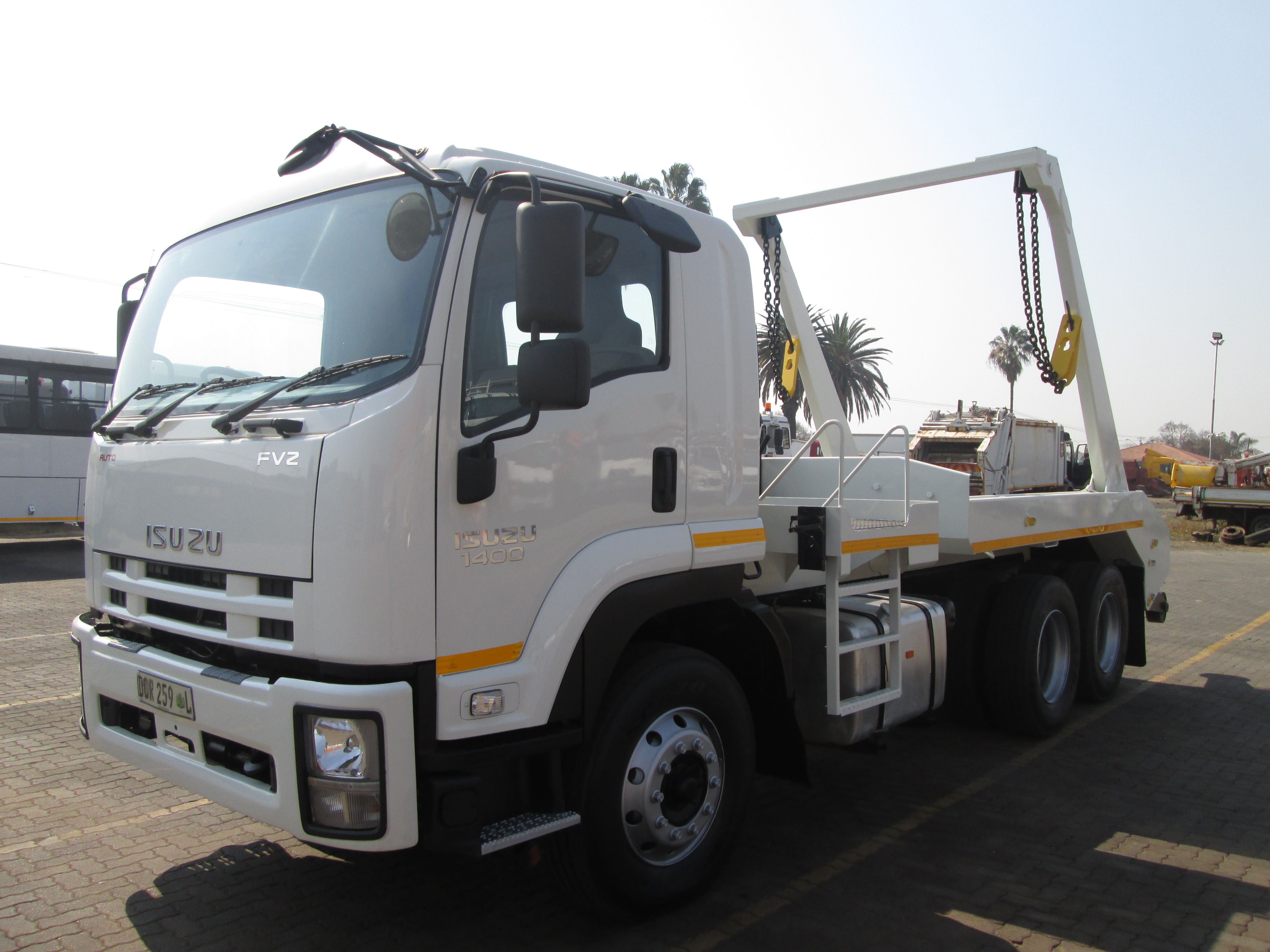 2014 ISUZU FVZ1400 16TON SKIPLOADER 152858KM - Image 3