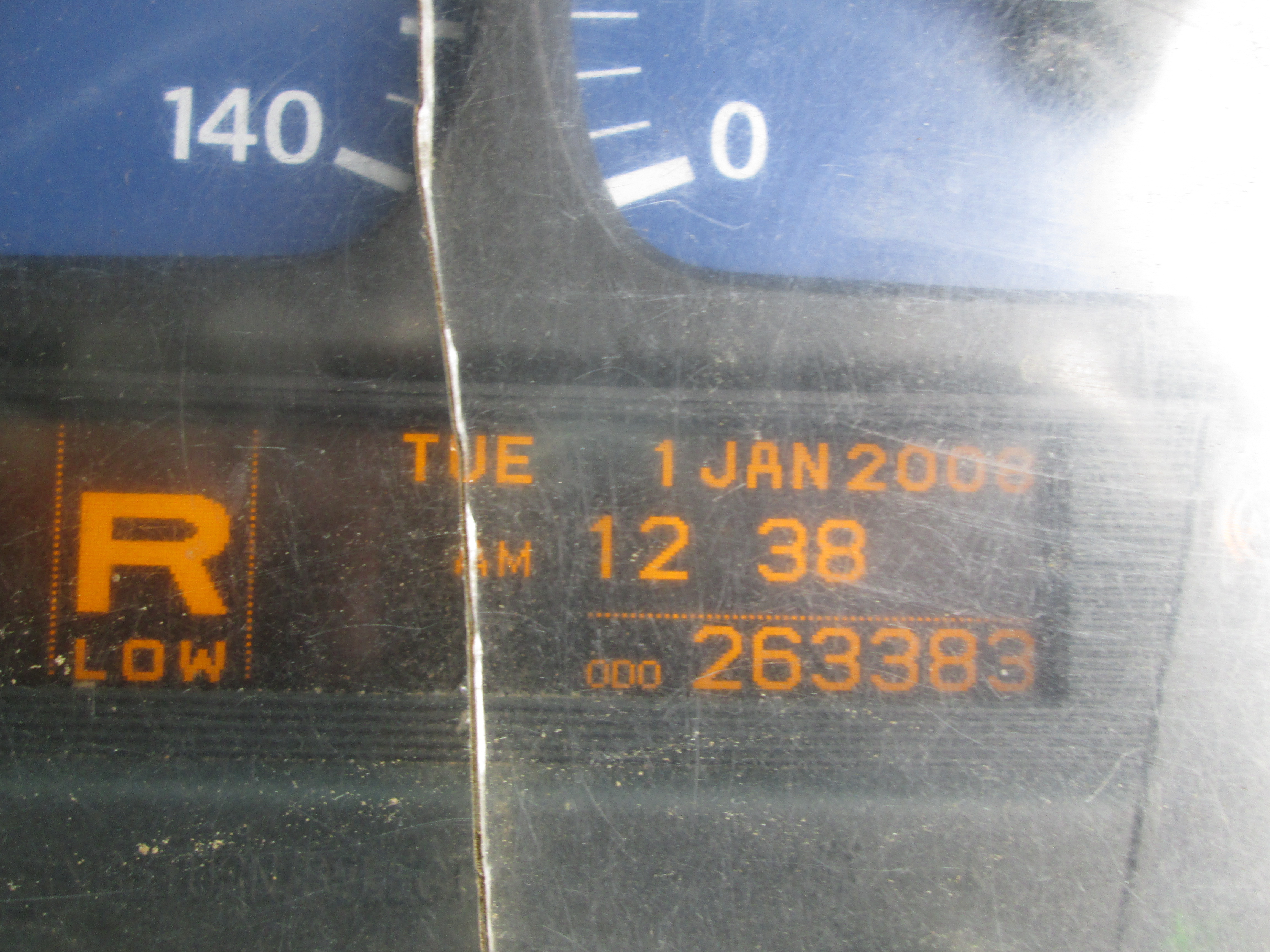 2015 UD QUON GW26-450 TRUCK TRACTOR 263383KM - Image 9