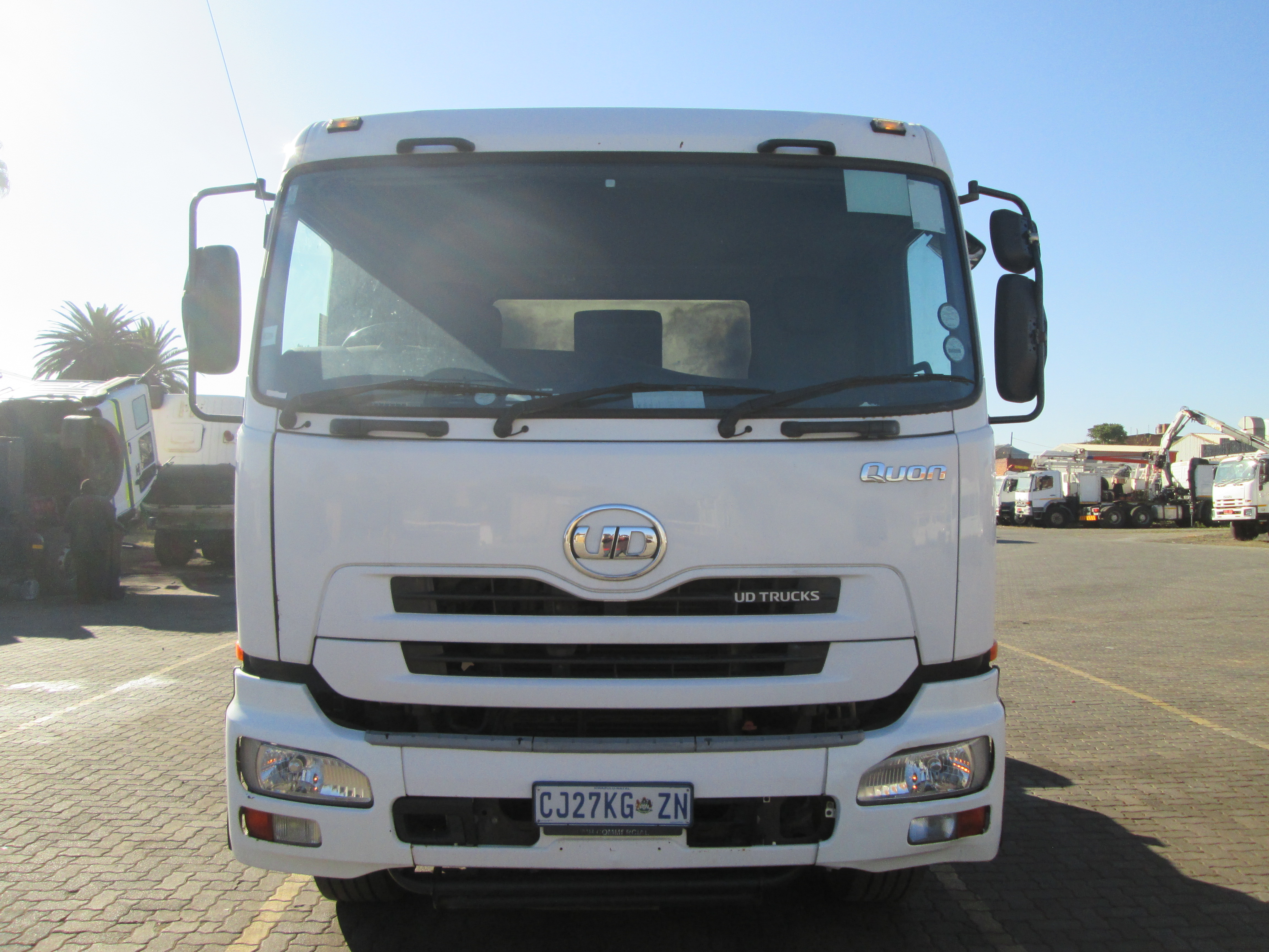 2019 UD QUON GW26-450 TRUCK TRACTOR 303139KM - Image 2