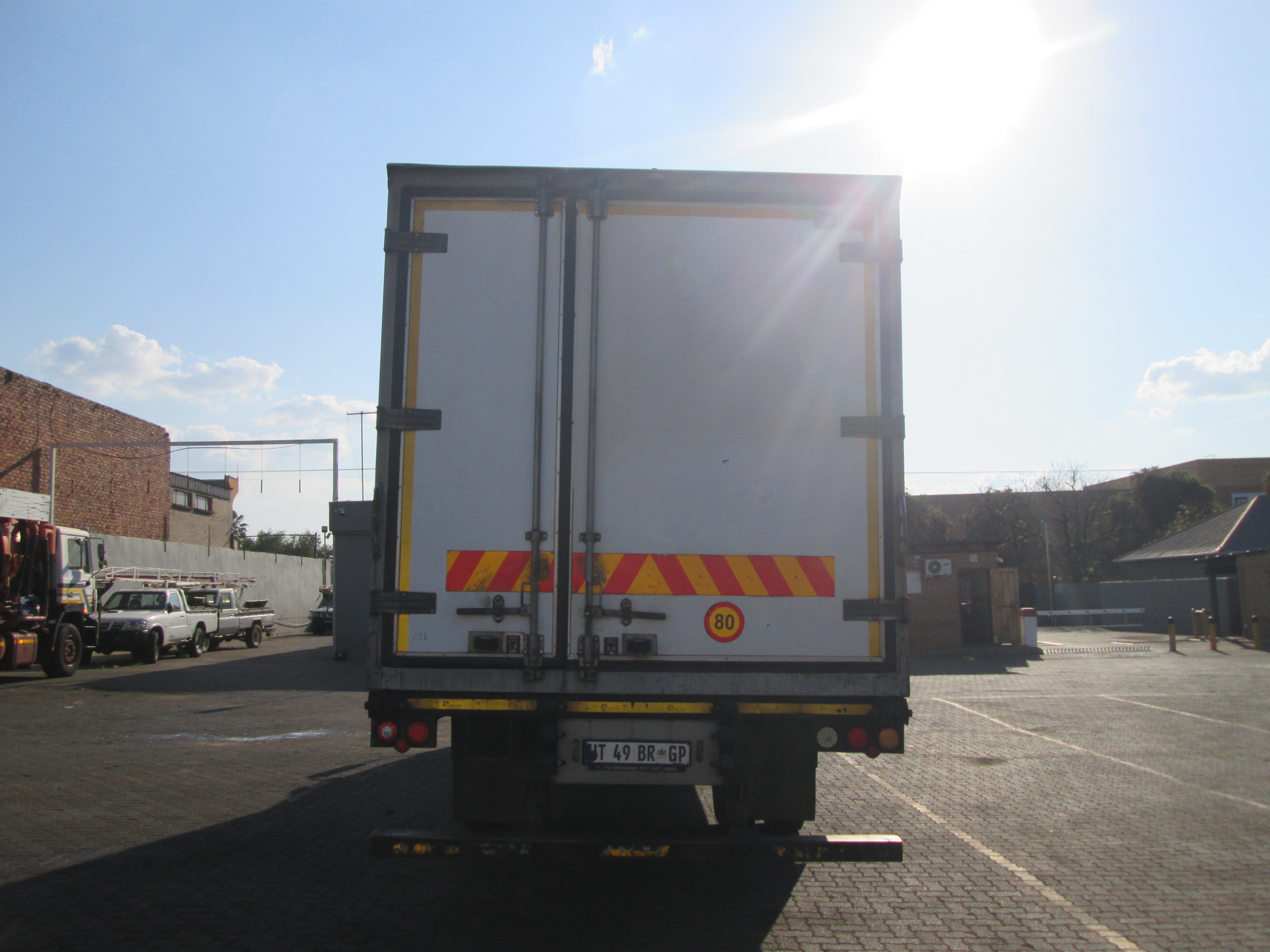 2018 ISUZU FTR850 AMT 8TON TRUCK WITH FRIDGE BODY CARRIER SUPRA 550 UNIT - 305632KM - Image 6