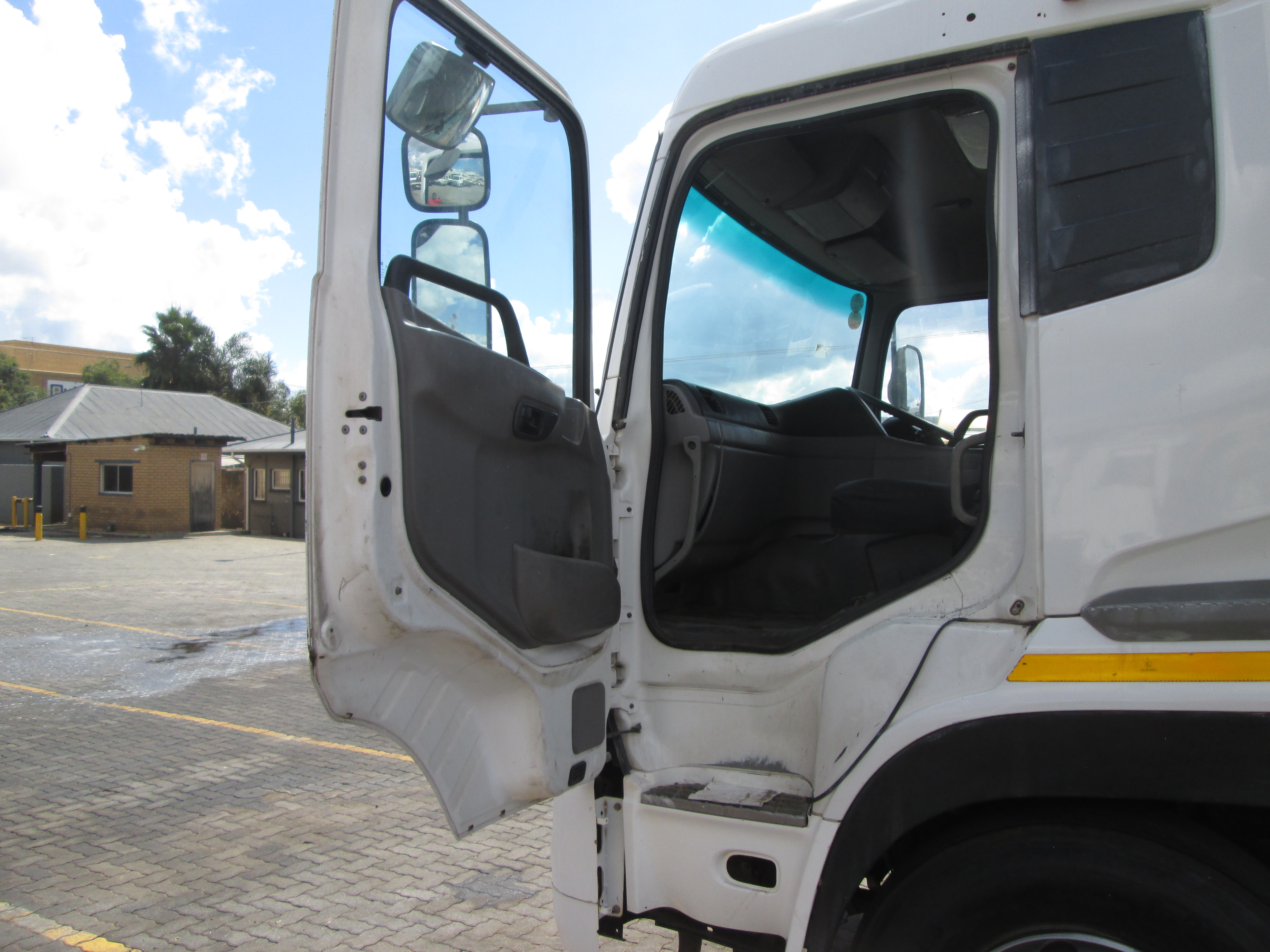 2015 UD QUON GW26-450 10CUBE TIPPER - 125727KM - Image 9