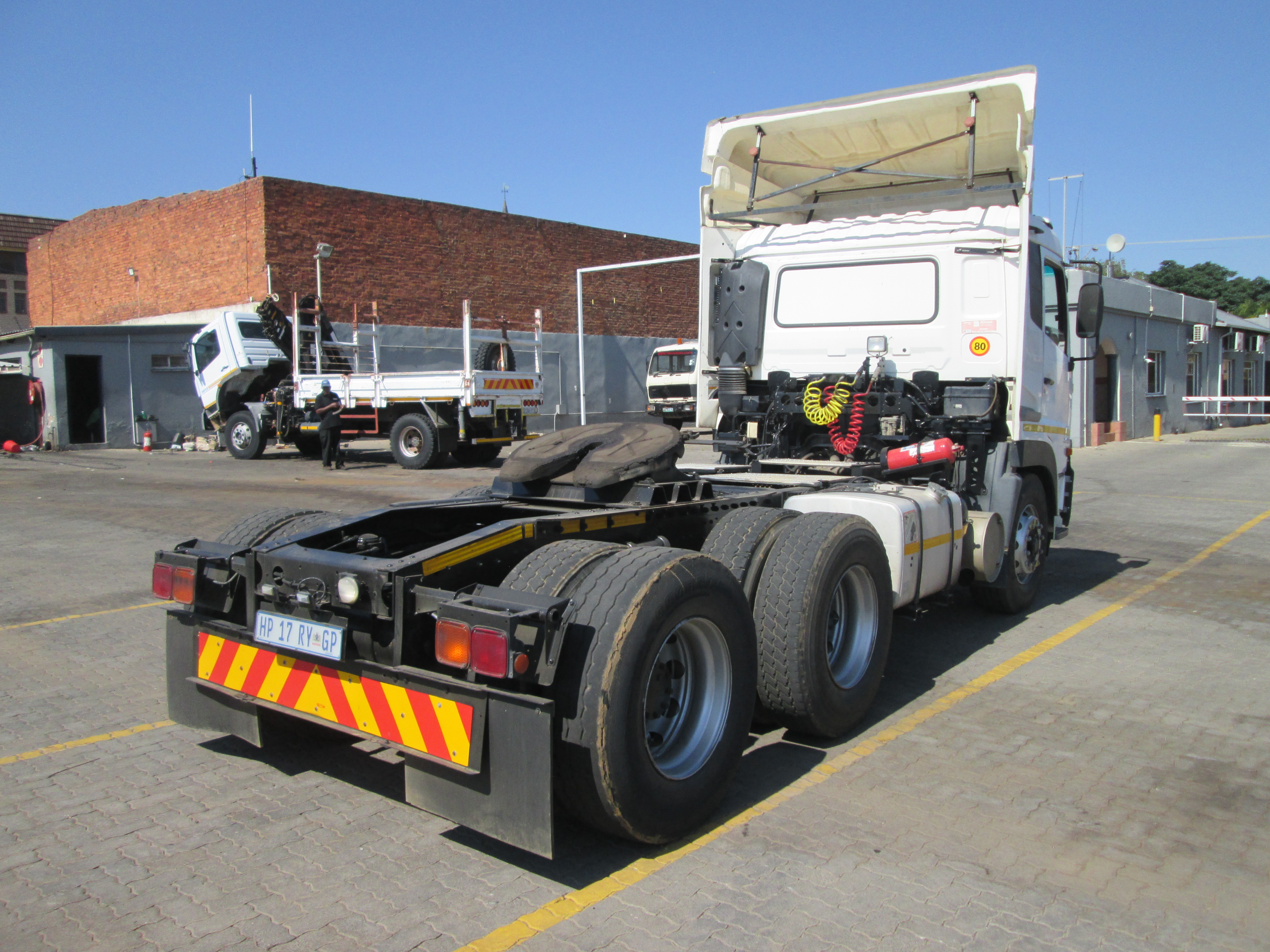 2018 UD QUON GW26-450 TRUCK TRACTOR 246563KM - Image 7