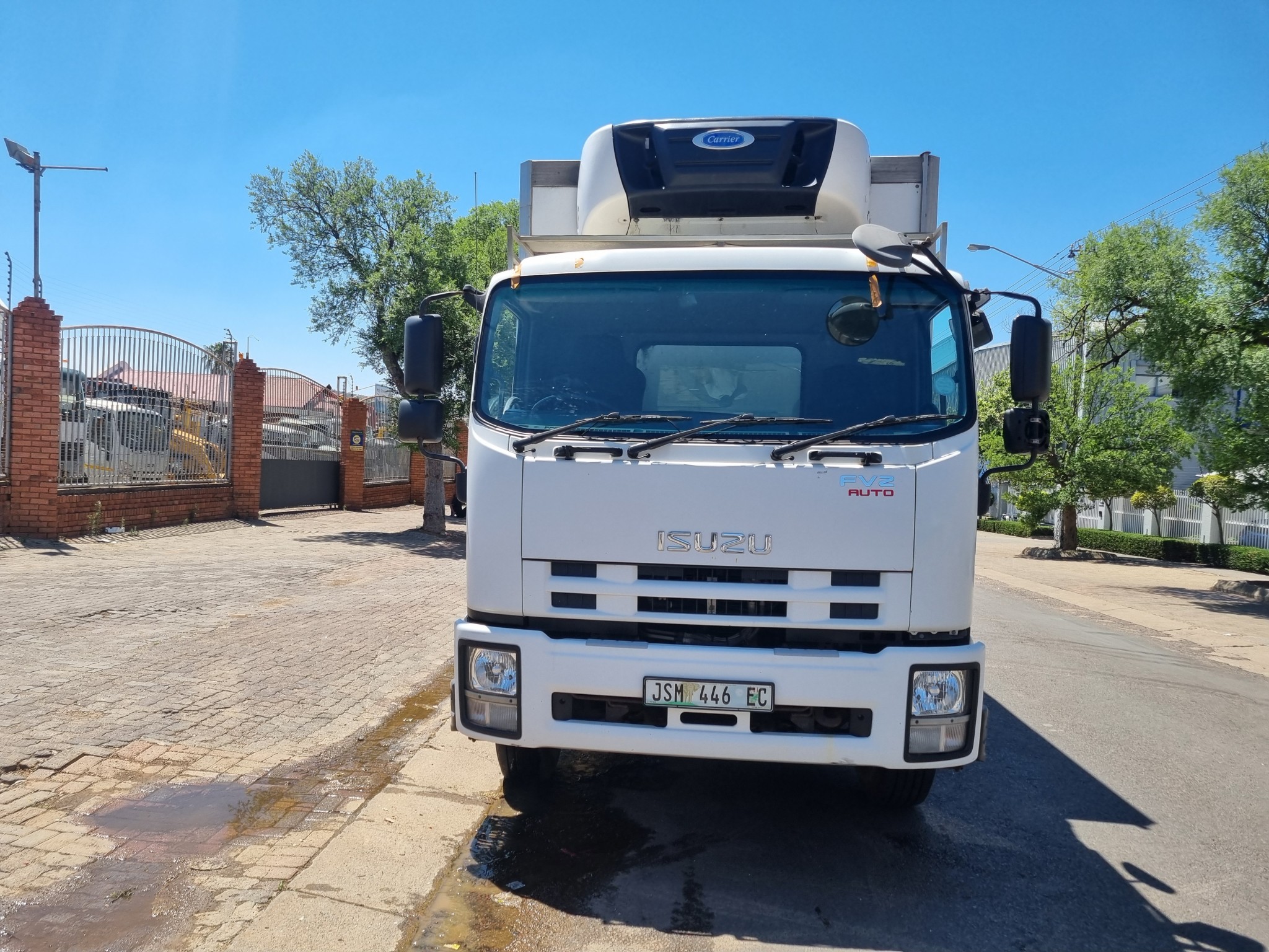 2016 ISUZU FVZ1400 14TON TRUCK WITH FRIDGE BODY CARRIER UNIT - Image 3