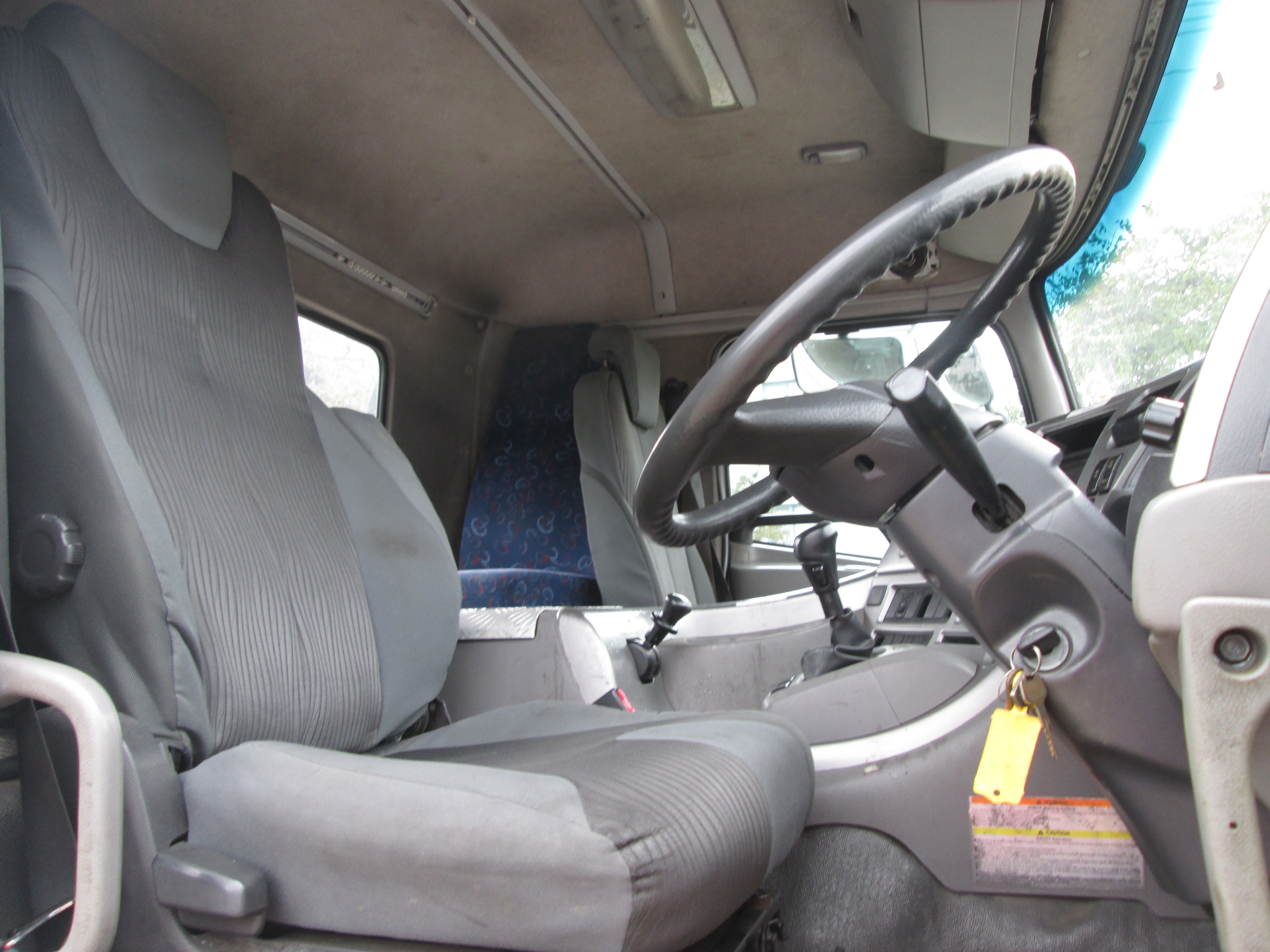 2015 UD QUON GW26-450 TRUCK TRACTOR 265967KM - Image 12
