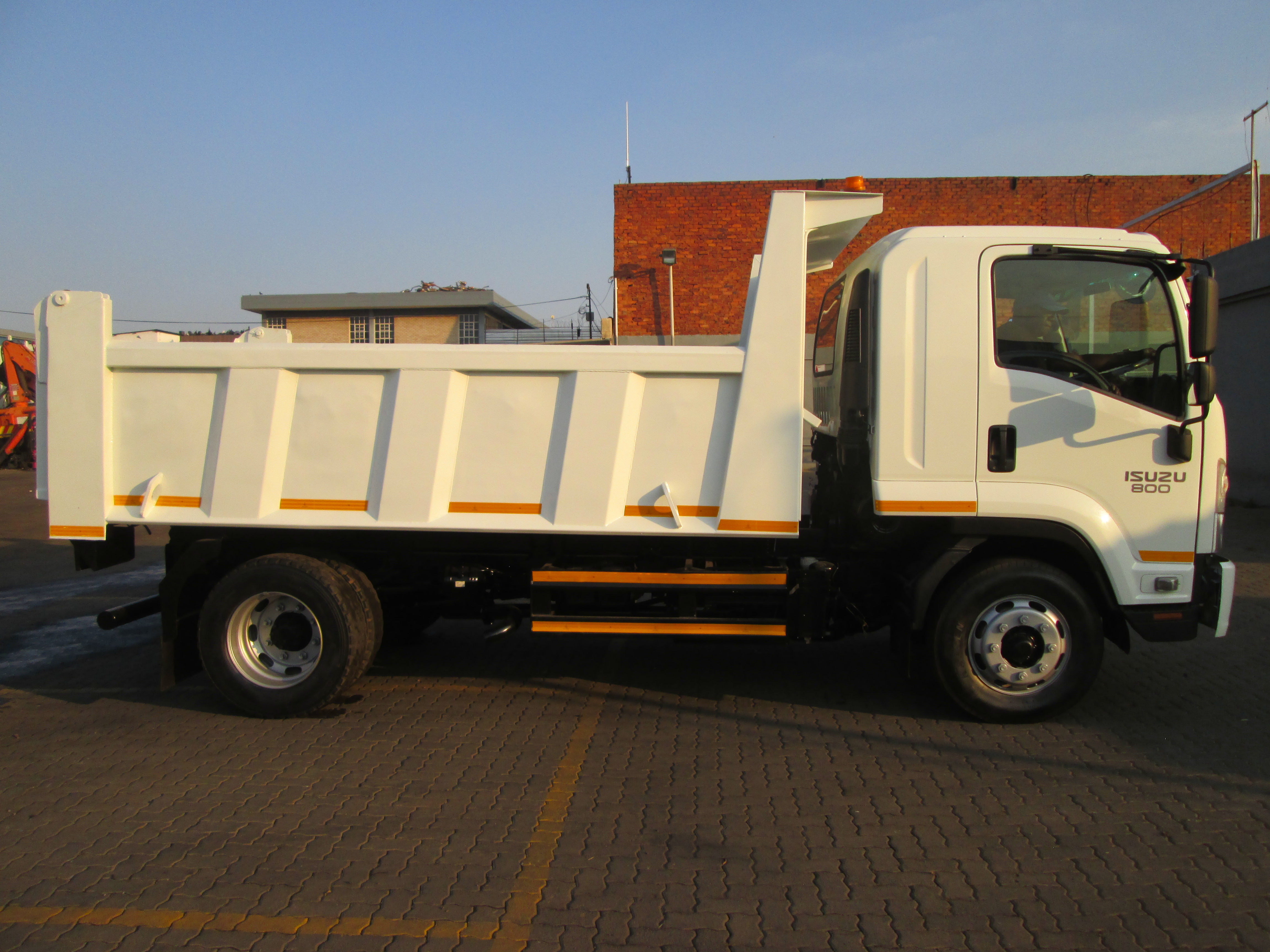 2018 ISUZU FSR800 6CUBE TIPPER 99365KM - Image 25