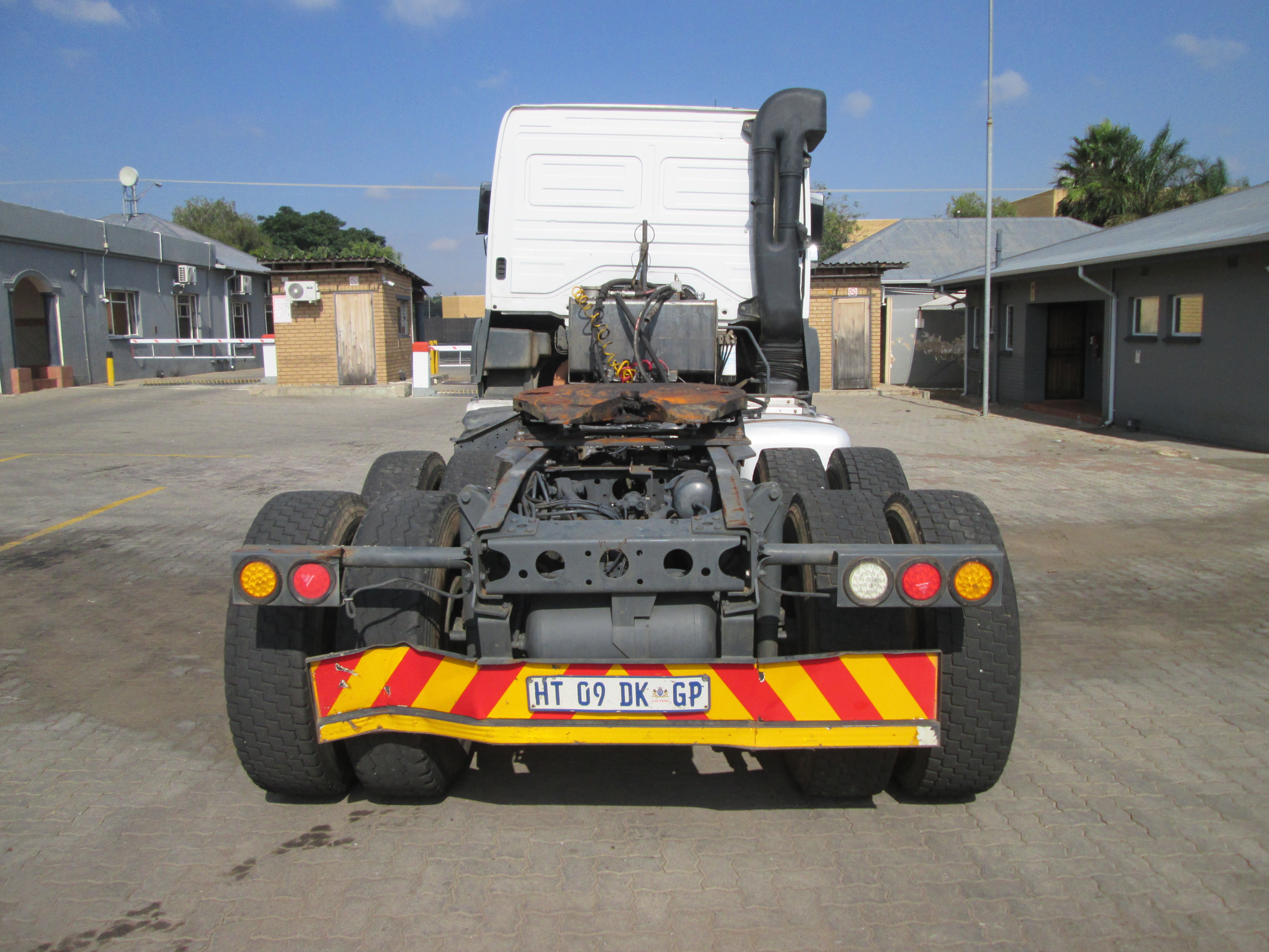2018 MERCEDES BENZ 3340 AXOR TRUCK TRACTOR 262859KM - Image 6