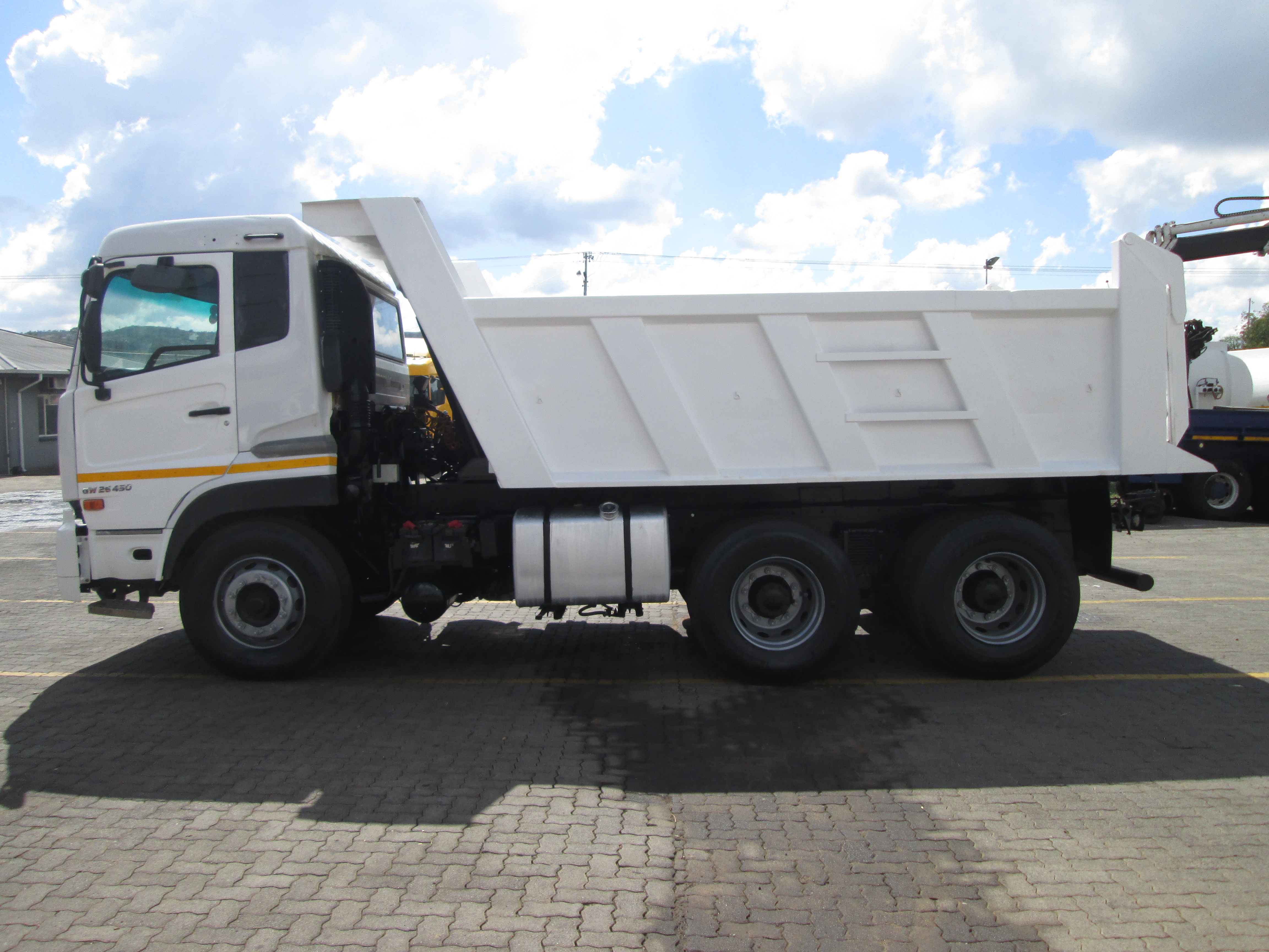 2015 UD QUON GW26-450 10CUBE TIPPER - 125727KM - Image 4