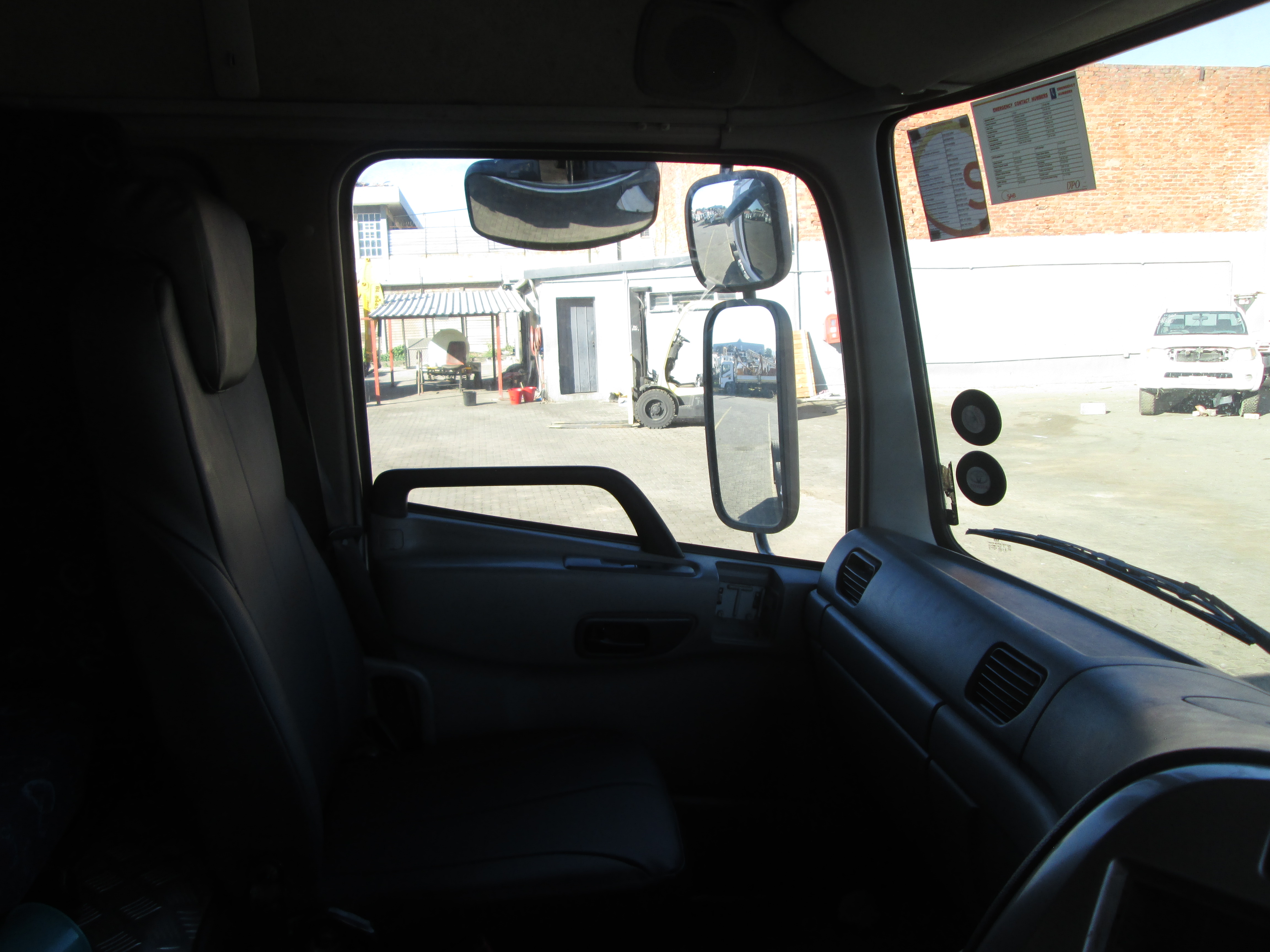 2019 UD QUON GW26-450 TRUCK TRACTOR 303139KM - Image 13
