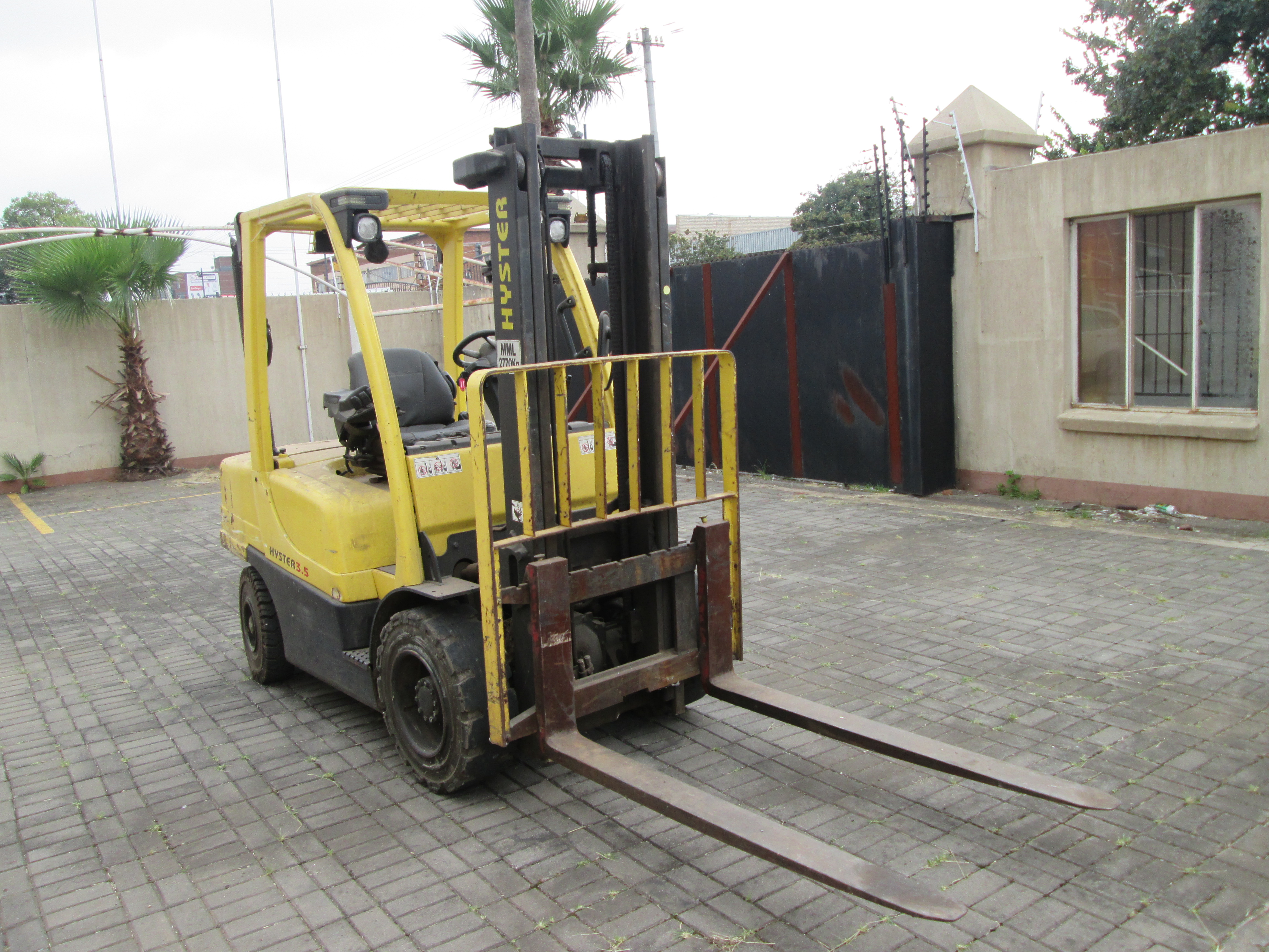 2011 HYSTER 3.5TON FORKLIFT - Image 1