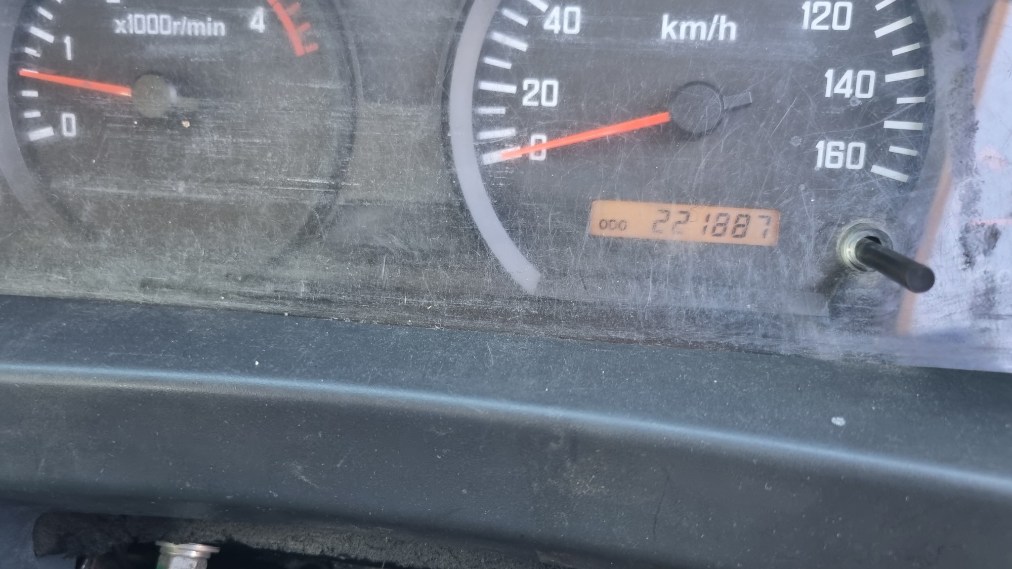 2010 ISUZU NMR250 WITH CANOPY  - Image 9