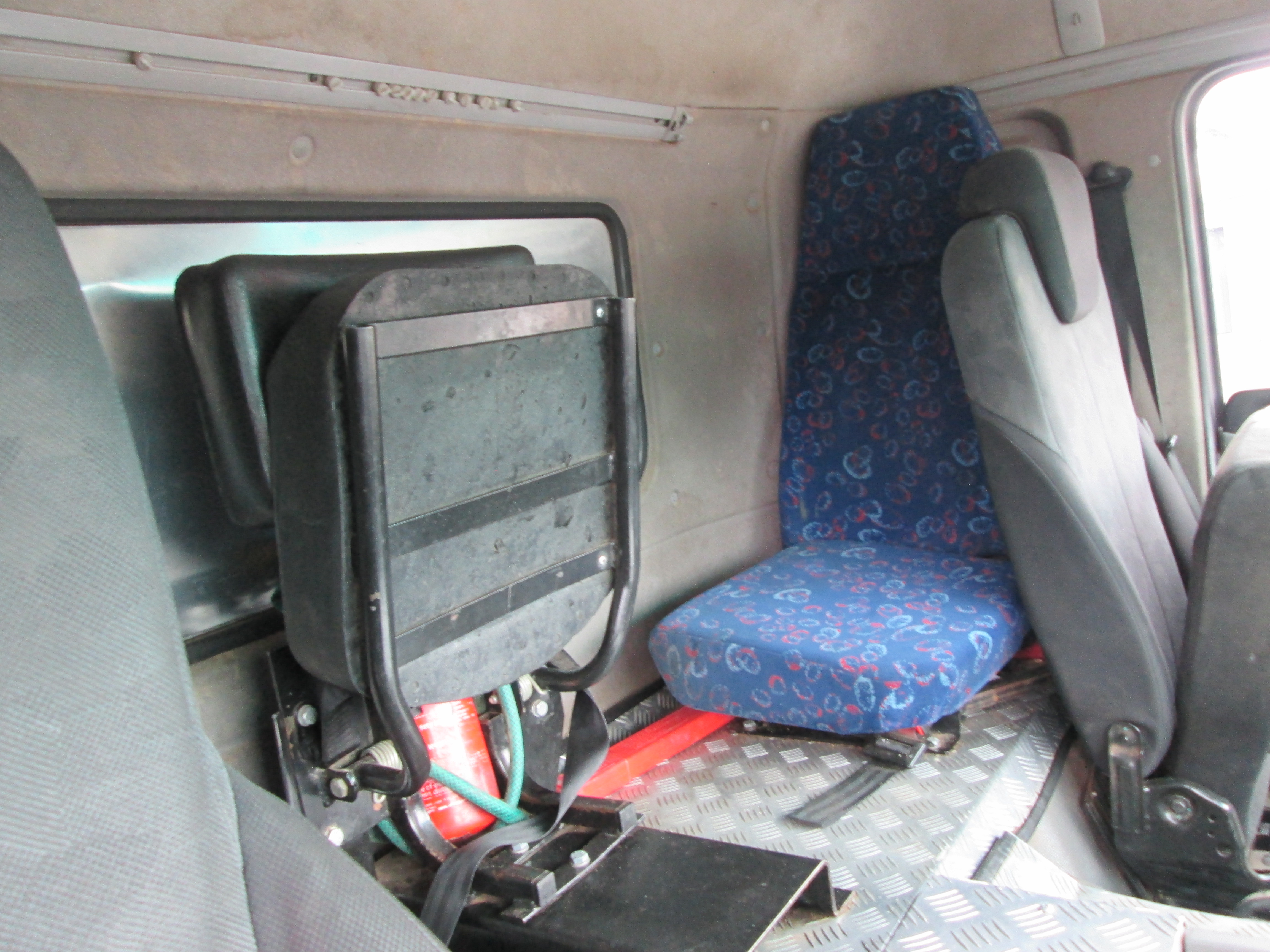 2018 UD QUON GW26-450 TRUCK TRACTOR 265596KM - Image 14