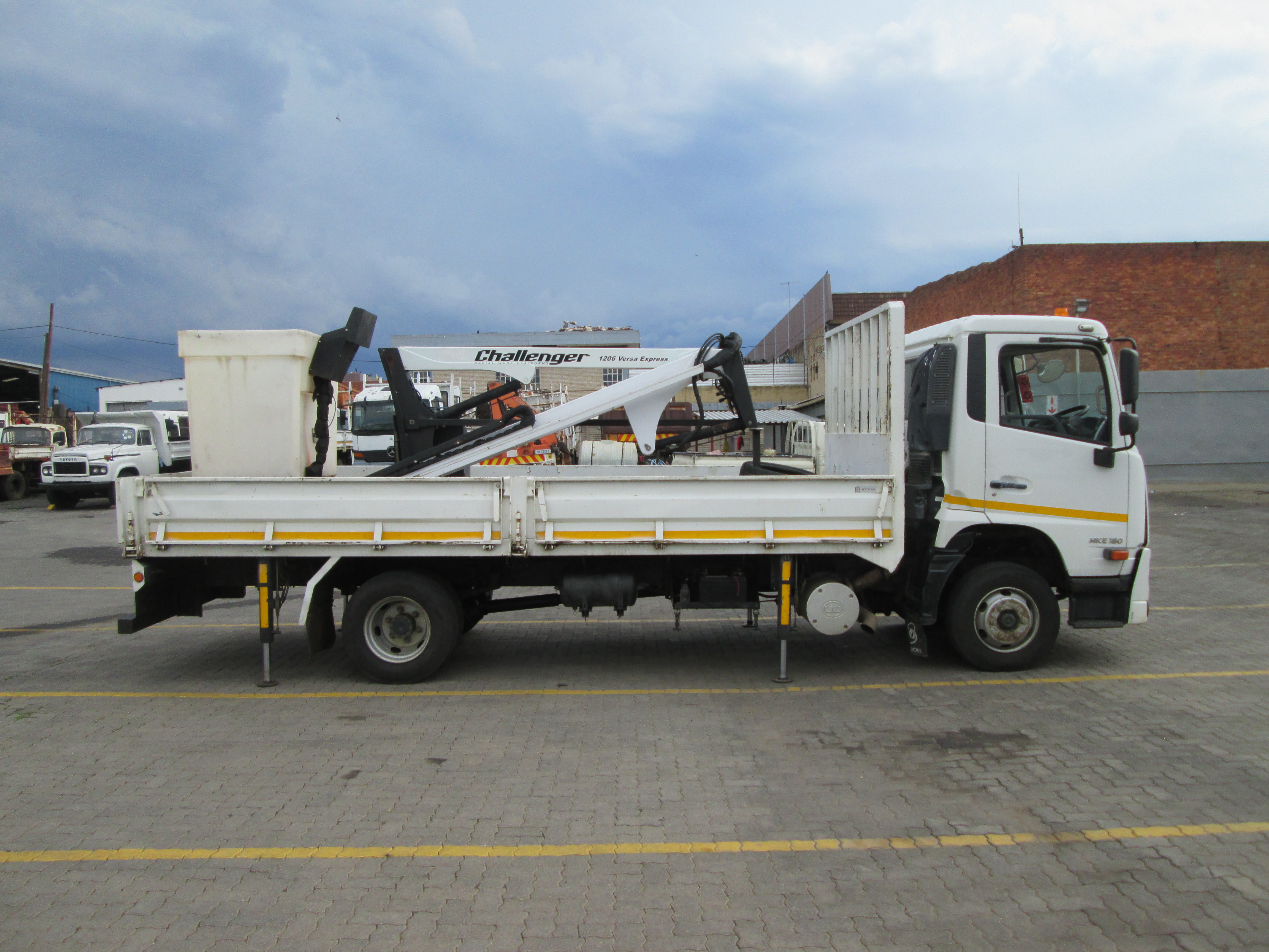 2018 UD MKE180 CRONER 12M REACH CHALLENGER 1206 VERSA EXPRESS UNIT - Image 8