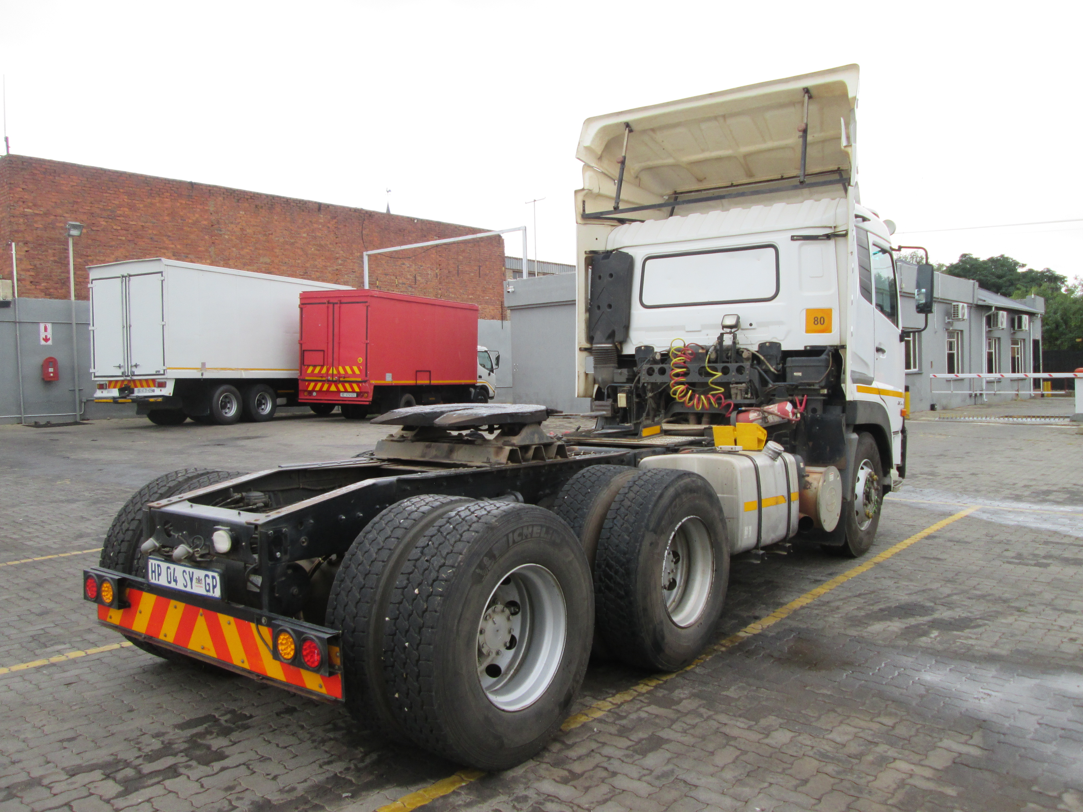 2018 UD QUON GW26-450 TRUCK TRACTOR 265596KM - Image 7