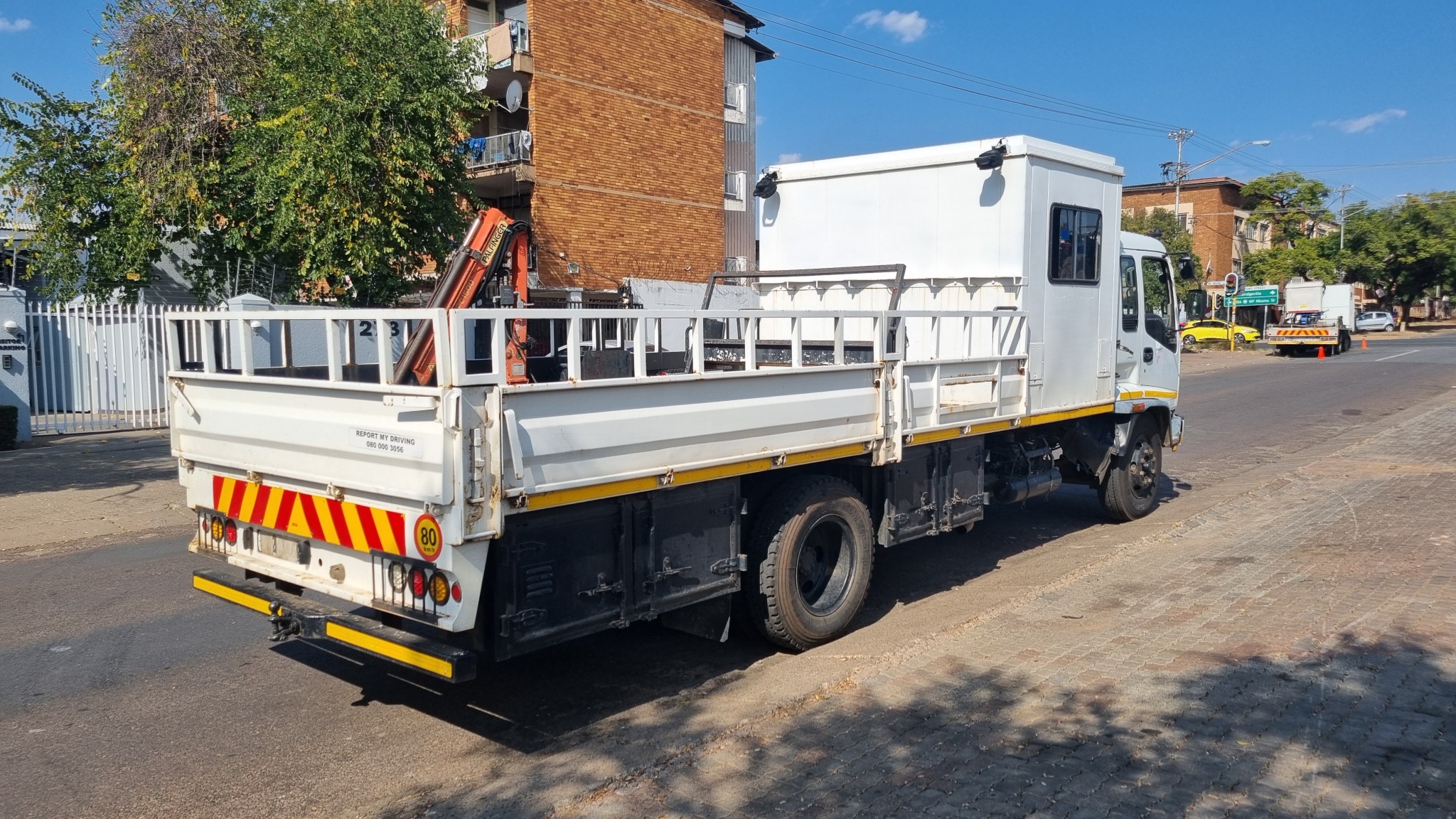 2009 ISUZU FSR700 8TON DROPSIDE, CREW CAB WITH PC1500 CANE - Image 7