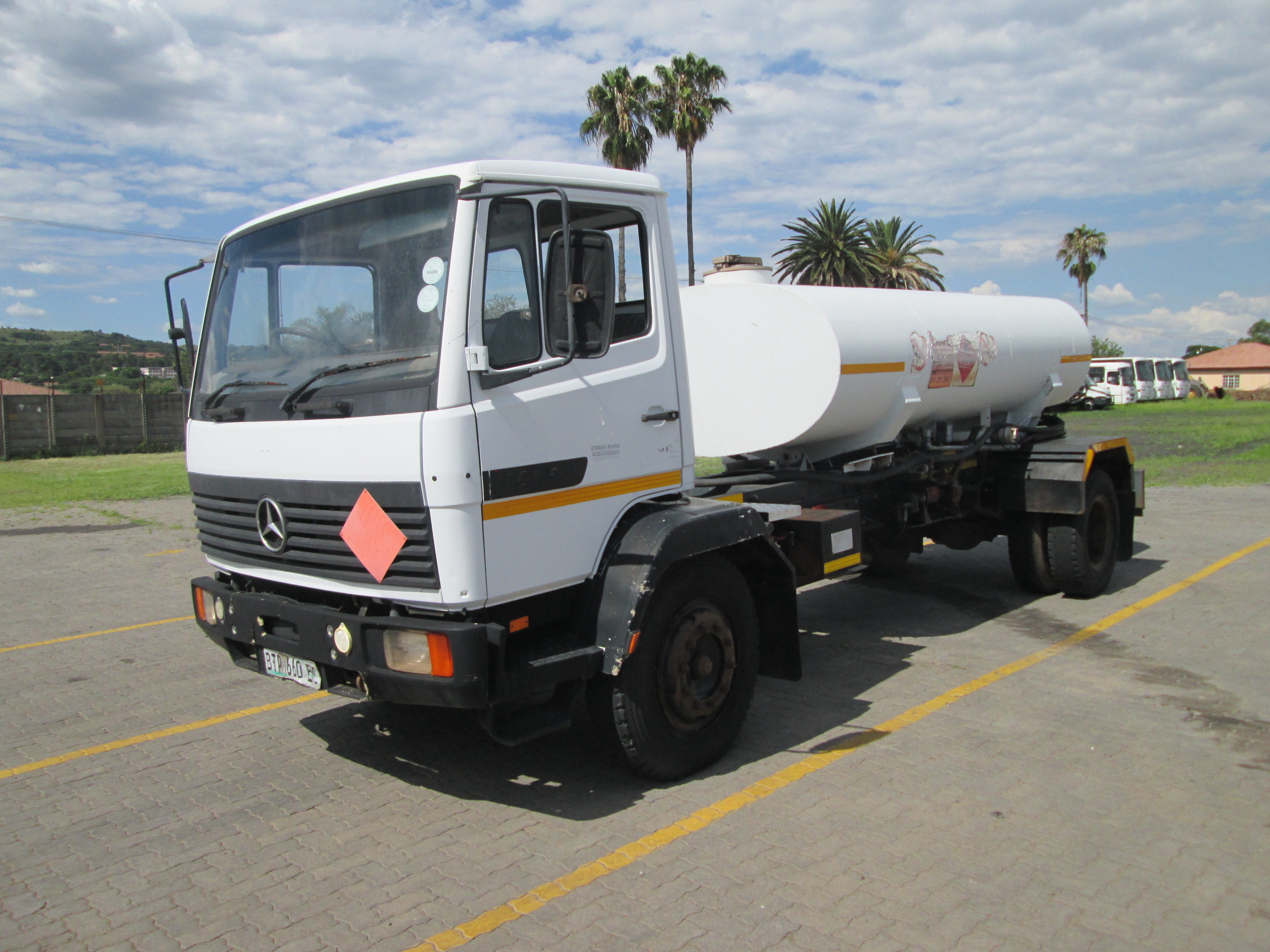 1998 MERCEDES BENZ 1014 7000L DIESEL TANKER - Image 3