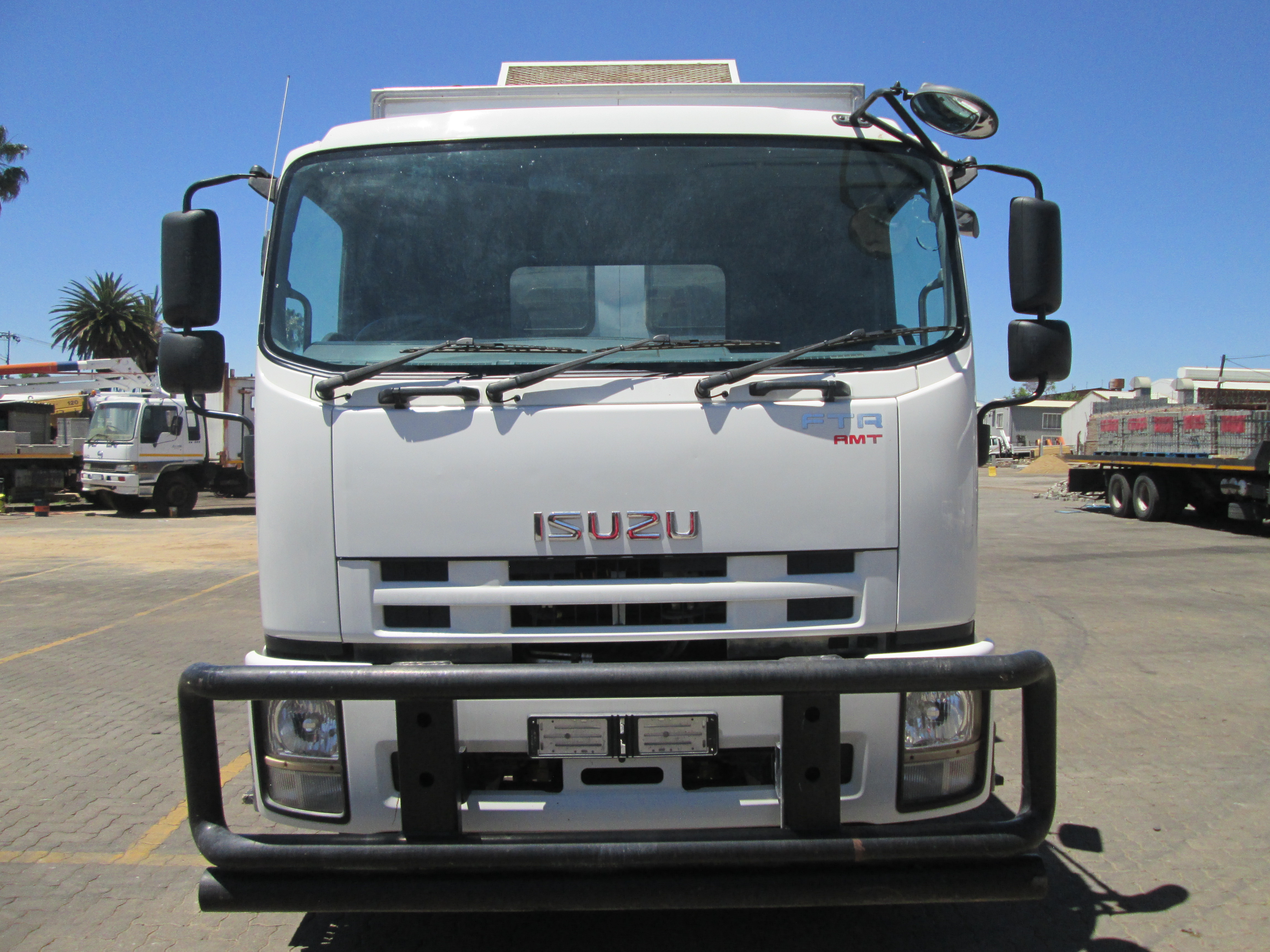 2021 ISUZU FTR850 A SEATER PASSENGER POD FEATURING AN INTEGRATED REAR WORKSTATION, DEDICATED CLIMATE CONTROL, AND EXTERNAL TOOLBOX DRAWERS - 167914KM - Image 14