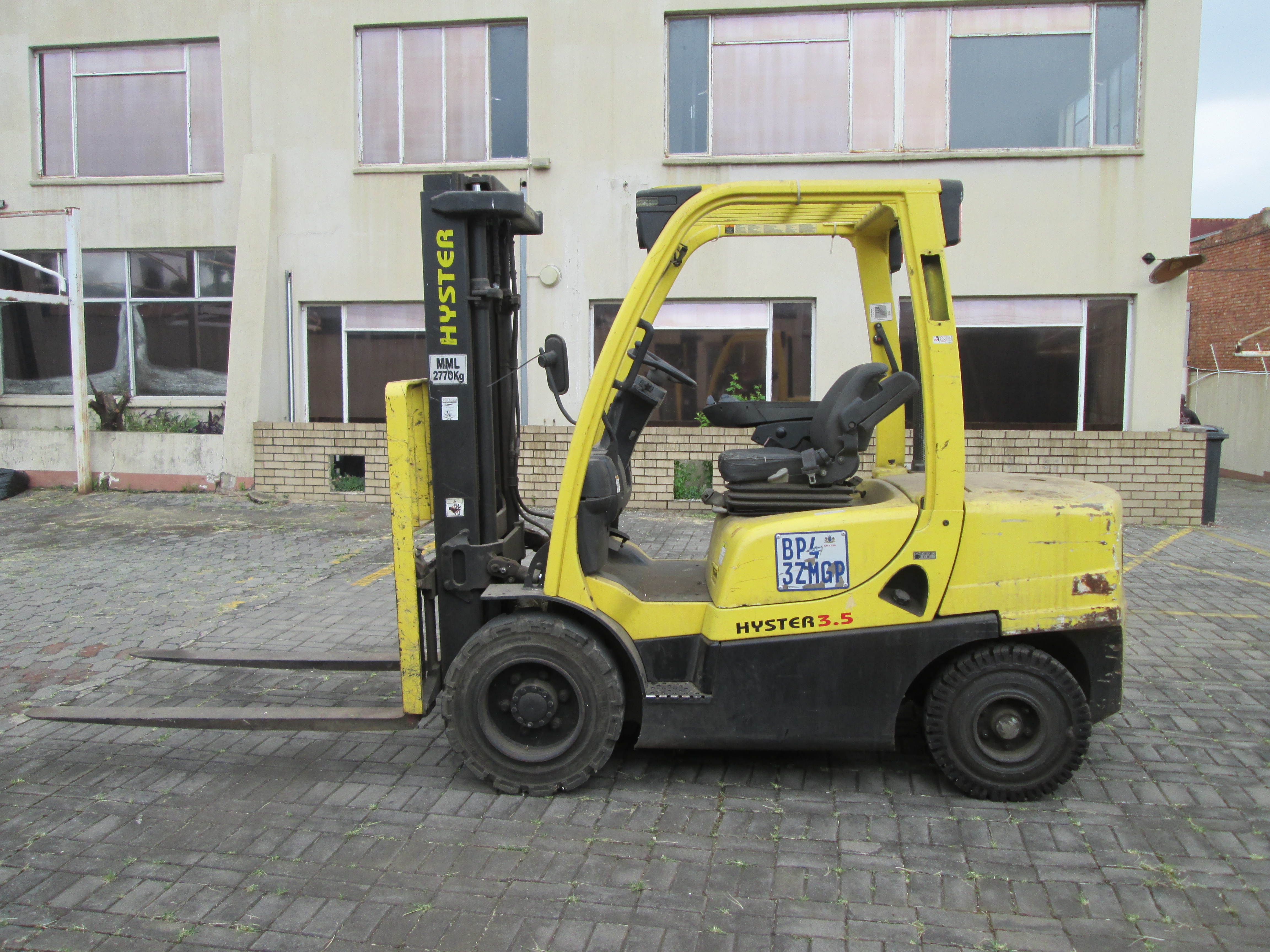 2011 HYSTER 3.5TON FORKLIFT - Image 4