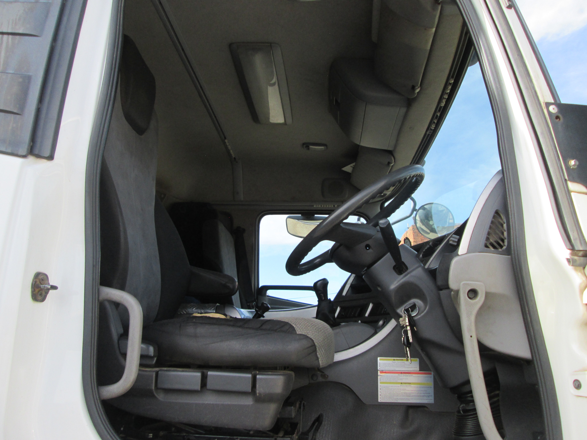 2018 UD QUON GW26-450 TRUCK TRACTOR 304005KM - Image 10