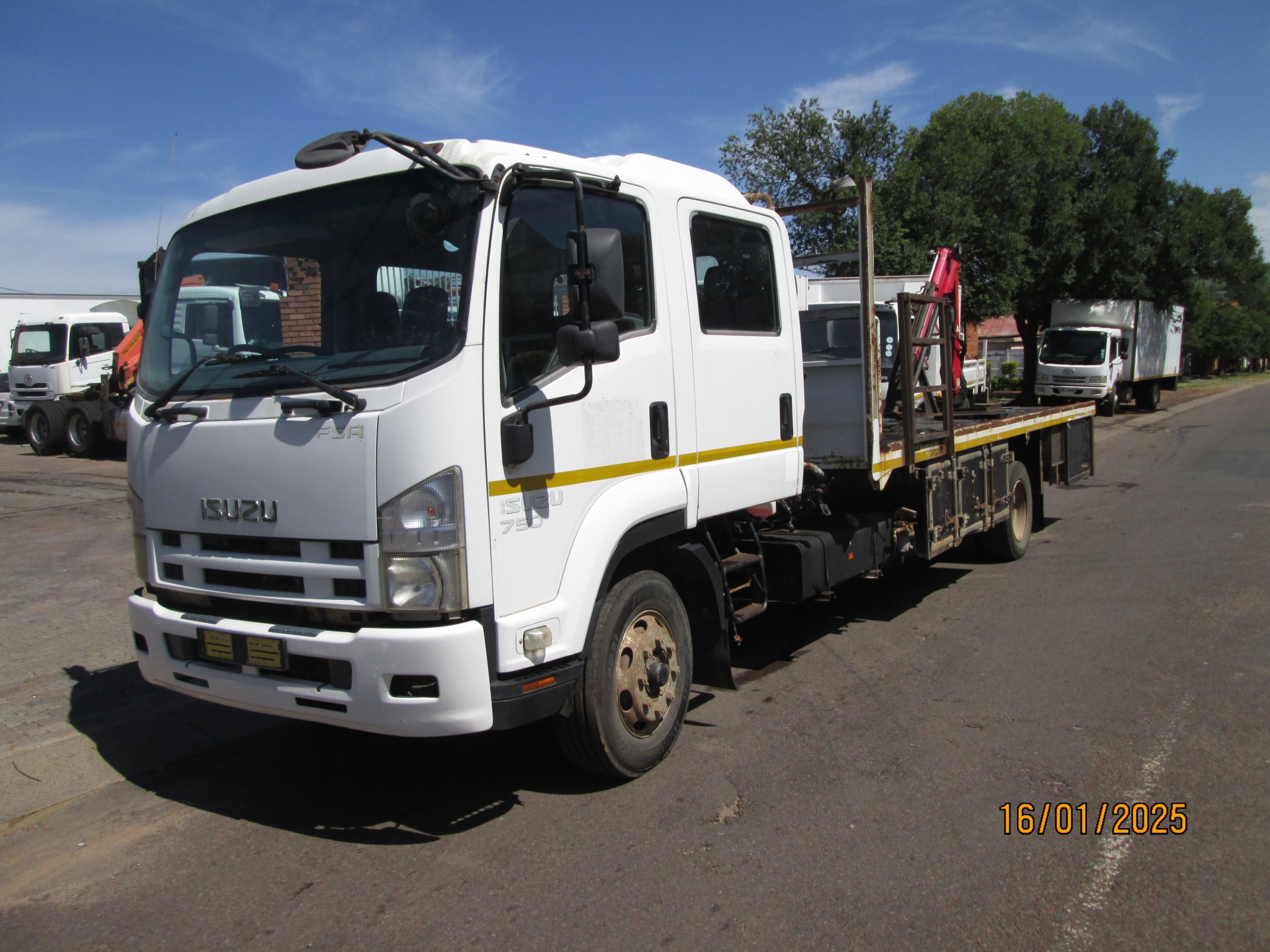 2012 ISUZU FSR750 DOUBLE CAB FLATDECK WITH PC3000 CRANE - Image 3