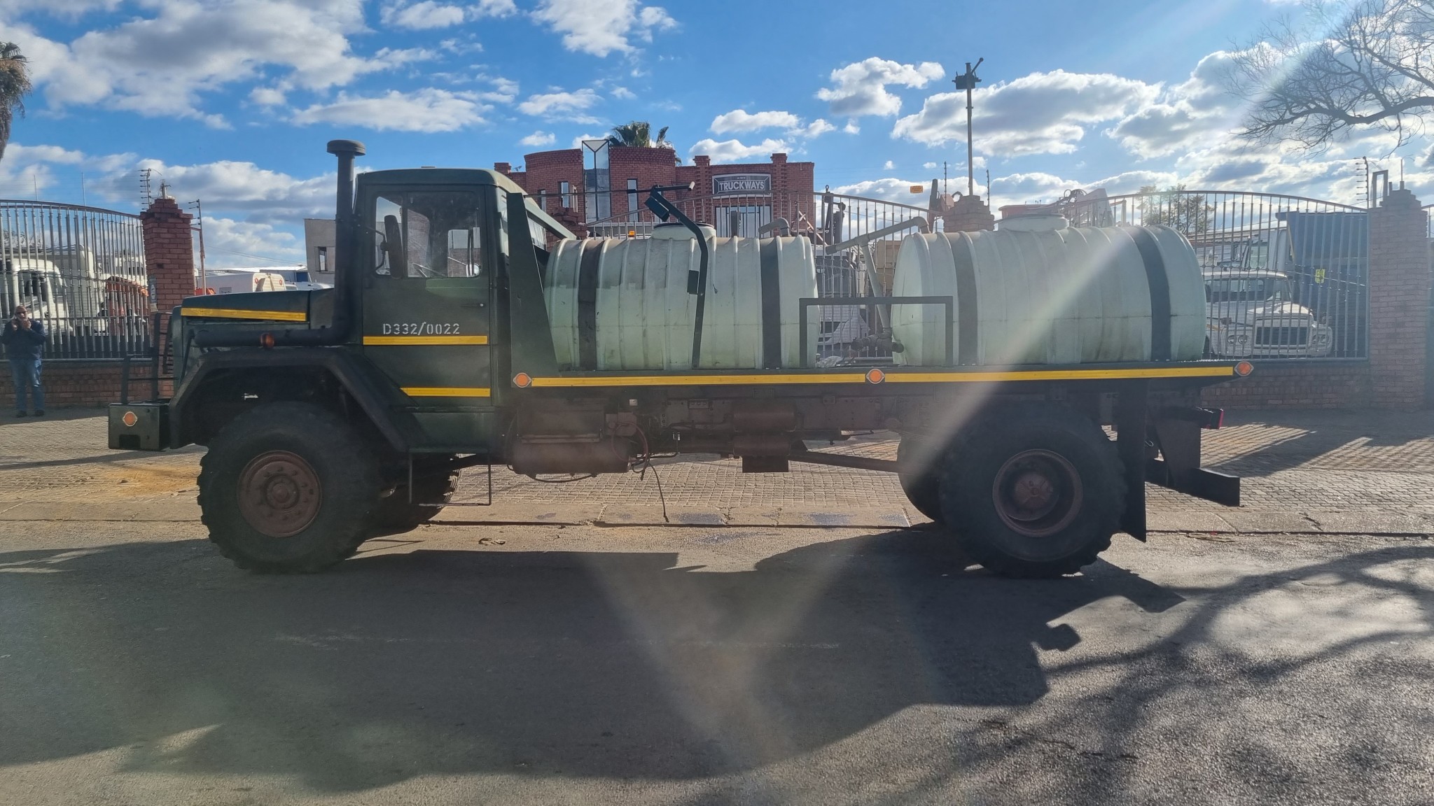 1981 SAMIL 50 4X4 FLATDECK WITH THE WATER TANKS - Image 4