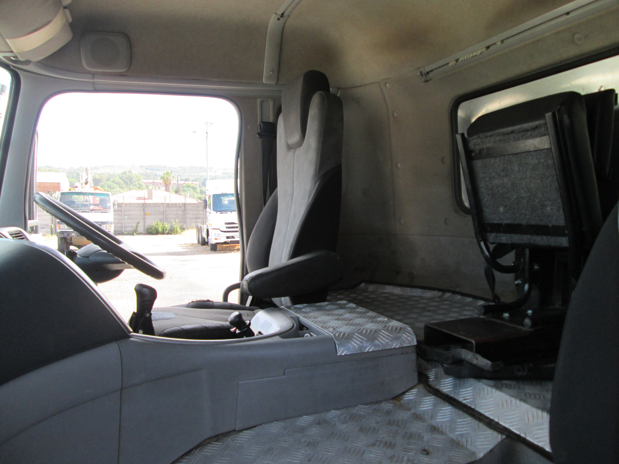 2018 UD QUON GW26-450 TRUCK TRACTOR 304005KM - Image 15