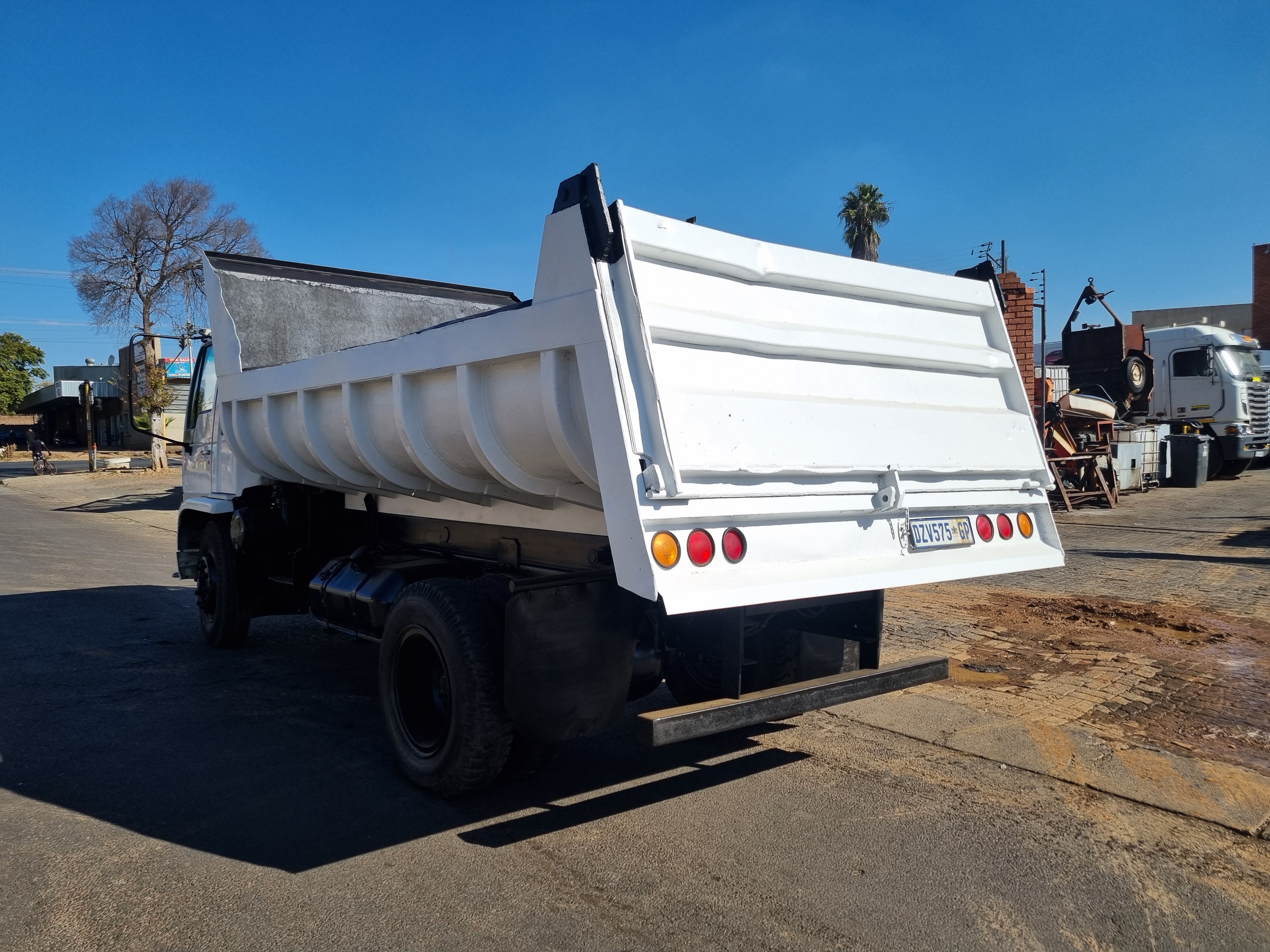 1998 HINO 14.143 6CUBE TIPPER - 224683KM - Image 5