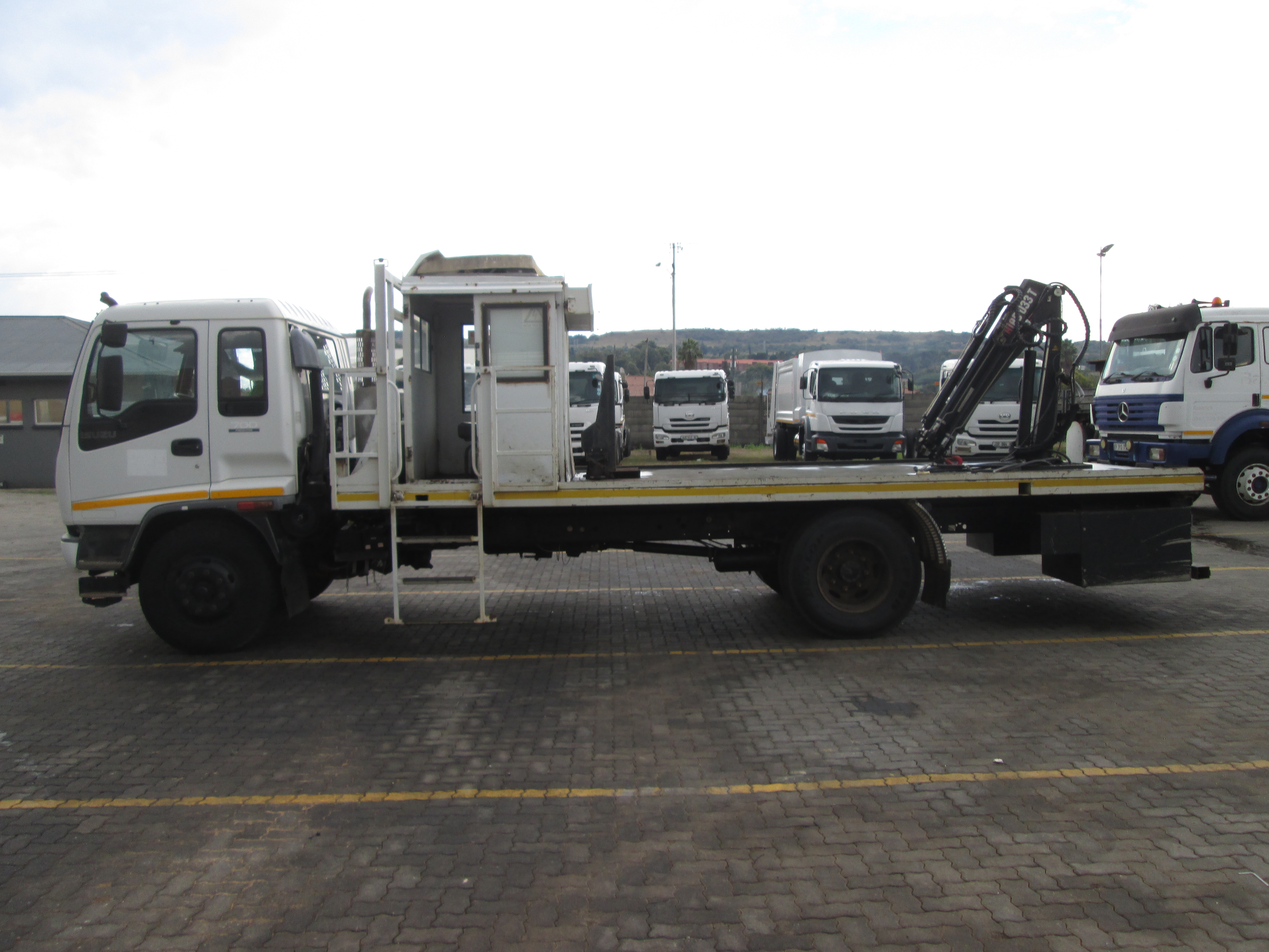 2012 ISUZU FSR700 7TON FLATDECK WITH 033T HIAB CRANE - 105296KM - Image 4
