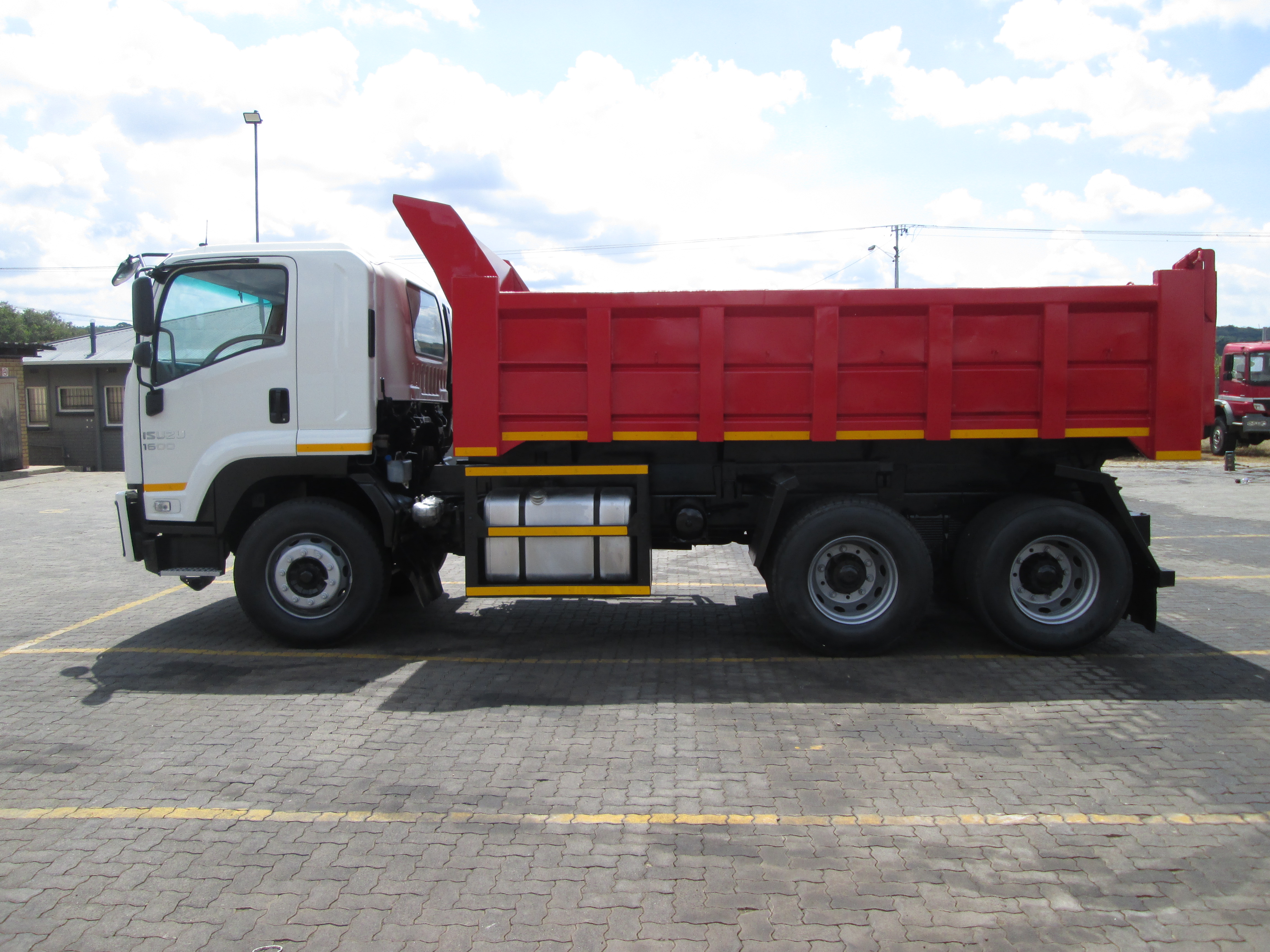 2013 ISUZU FVZ1400 10CUBE TIPPER 344649KM - Image 4