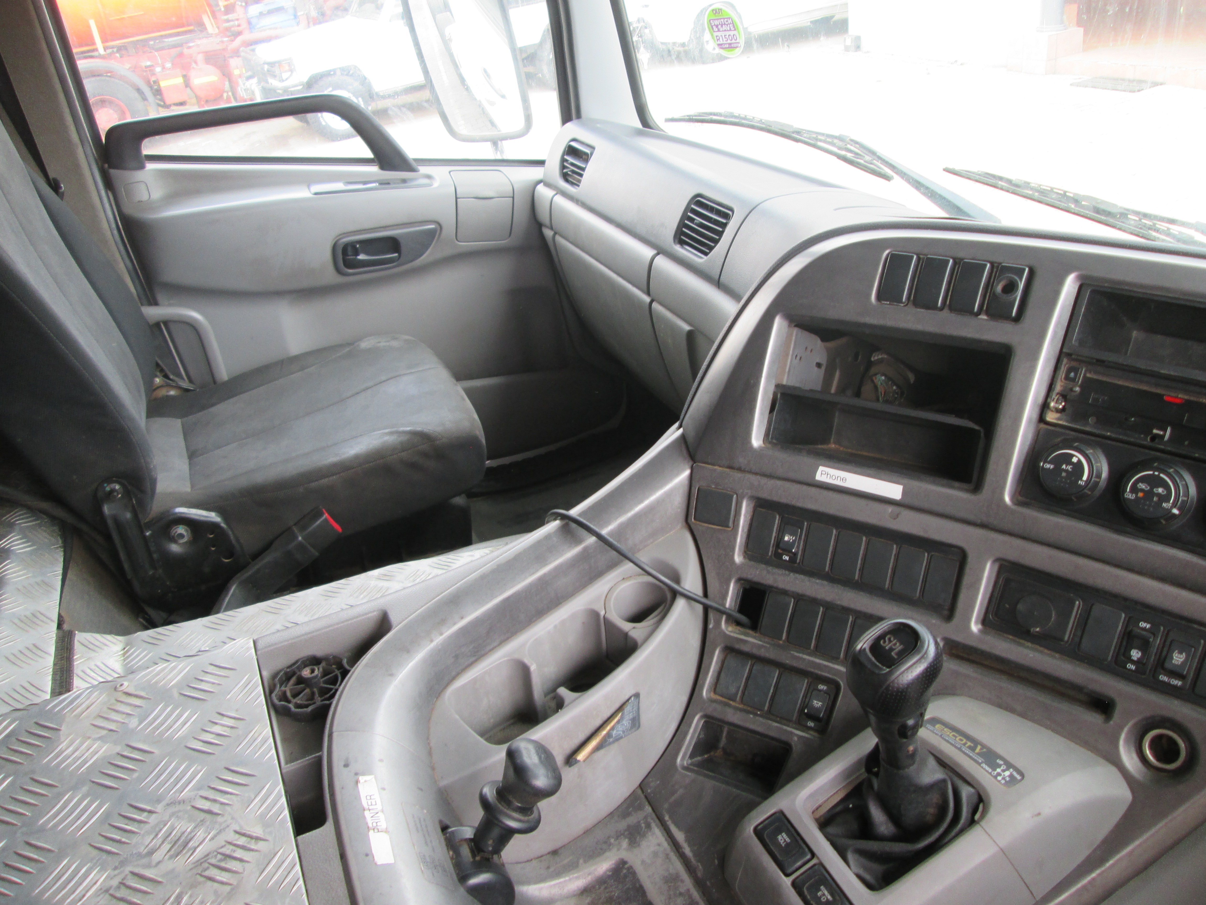 2019 UD QUON GW26-450 TRUCK TRACTOR 190585KM - Image 13