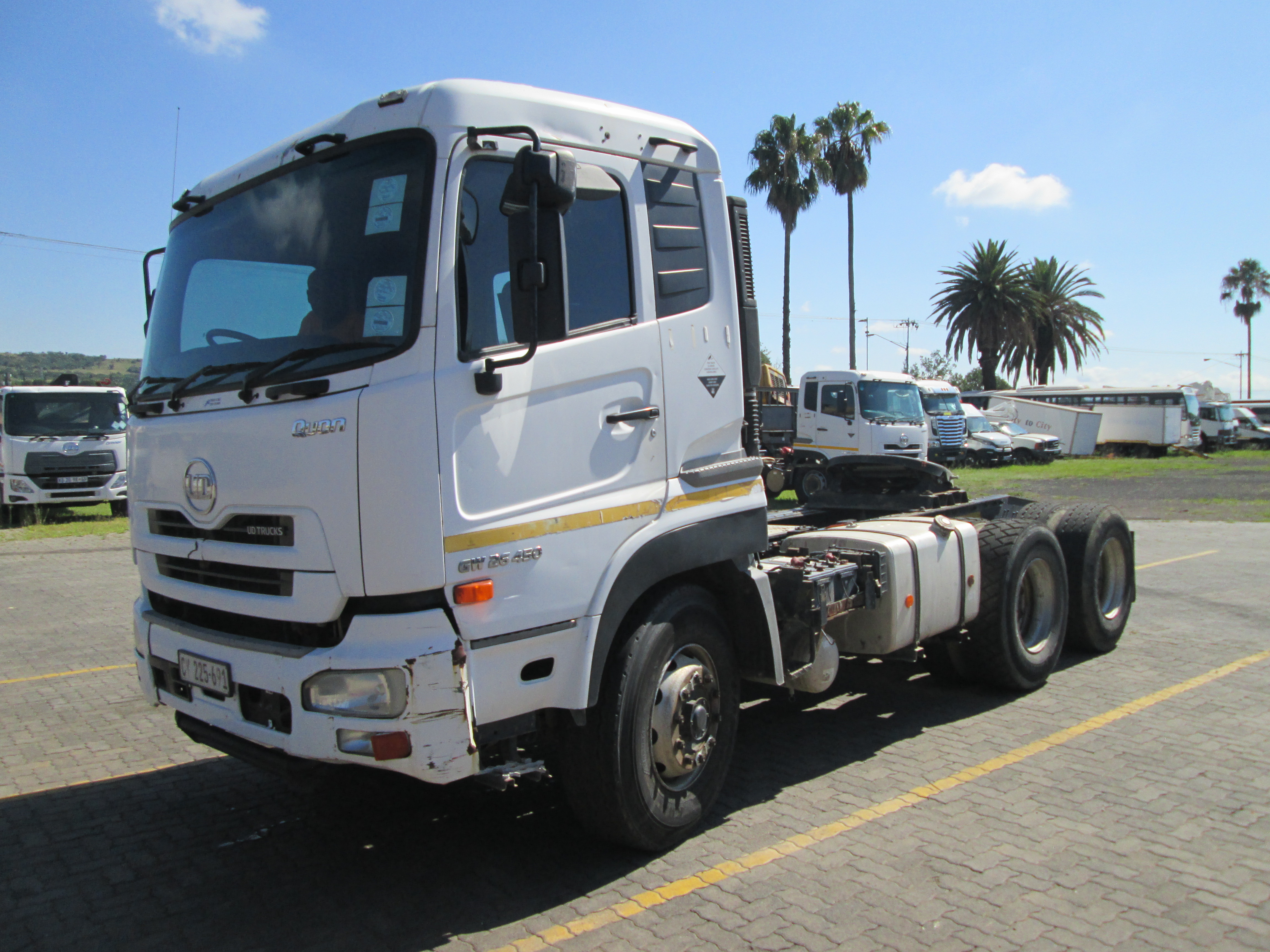 2015 UD QUON GW26-450 TRUCK TRACTOR 309996 KM - Image 3