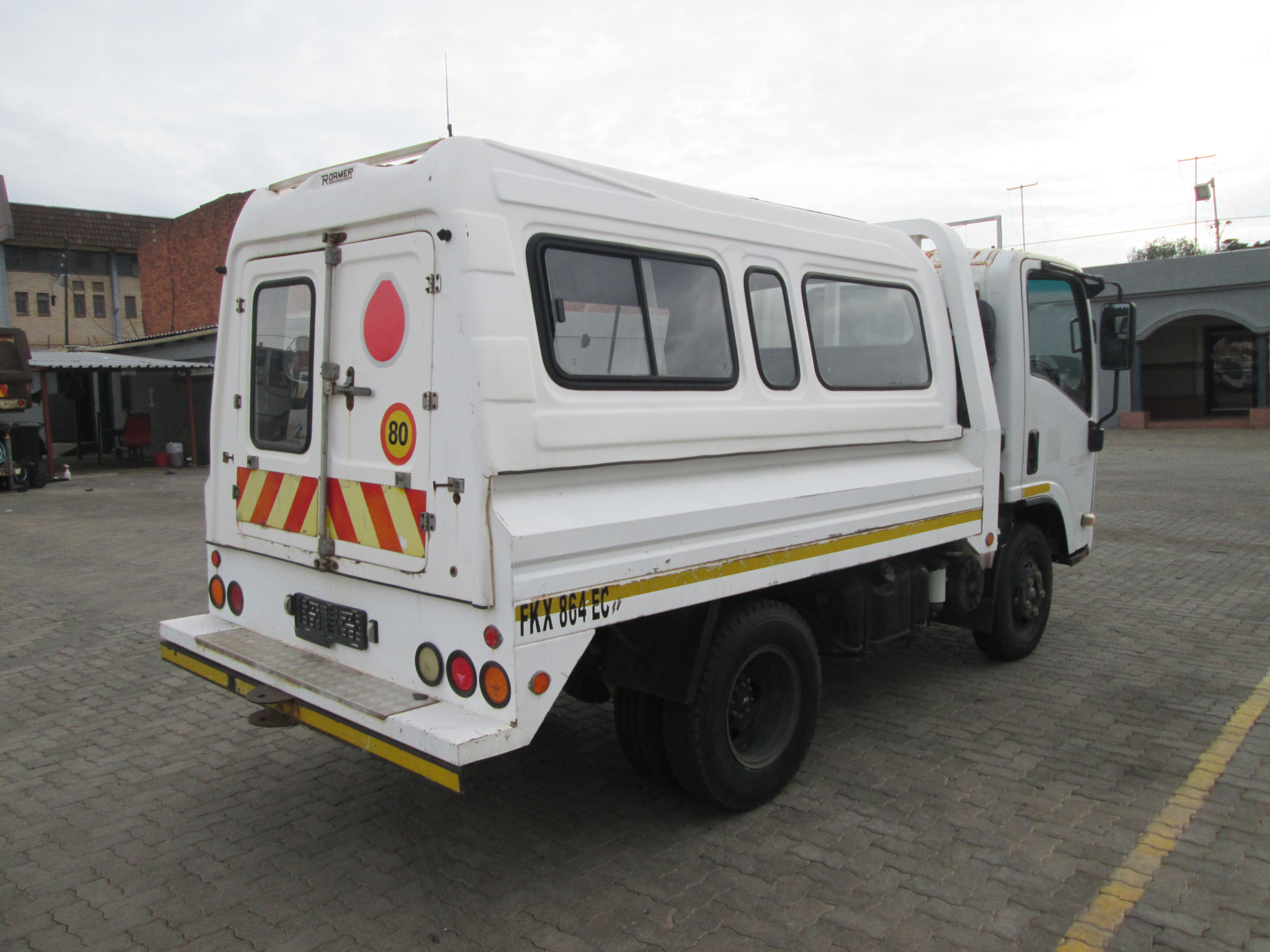 2010 ISUZU NMR250 WITH CANOPY  - Image 6