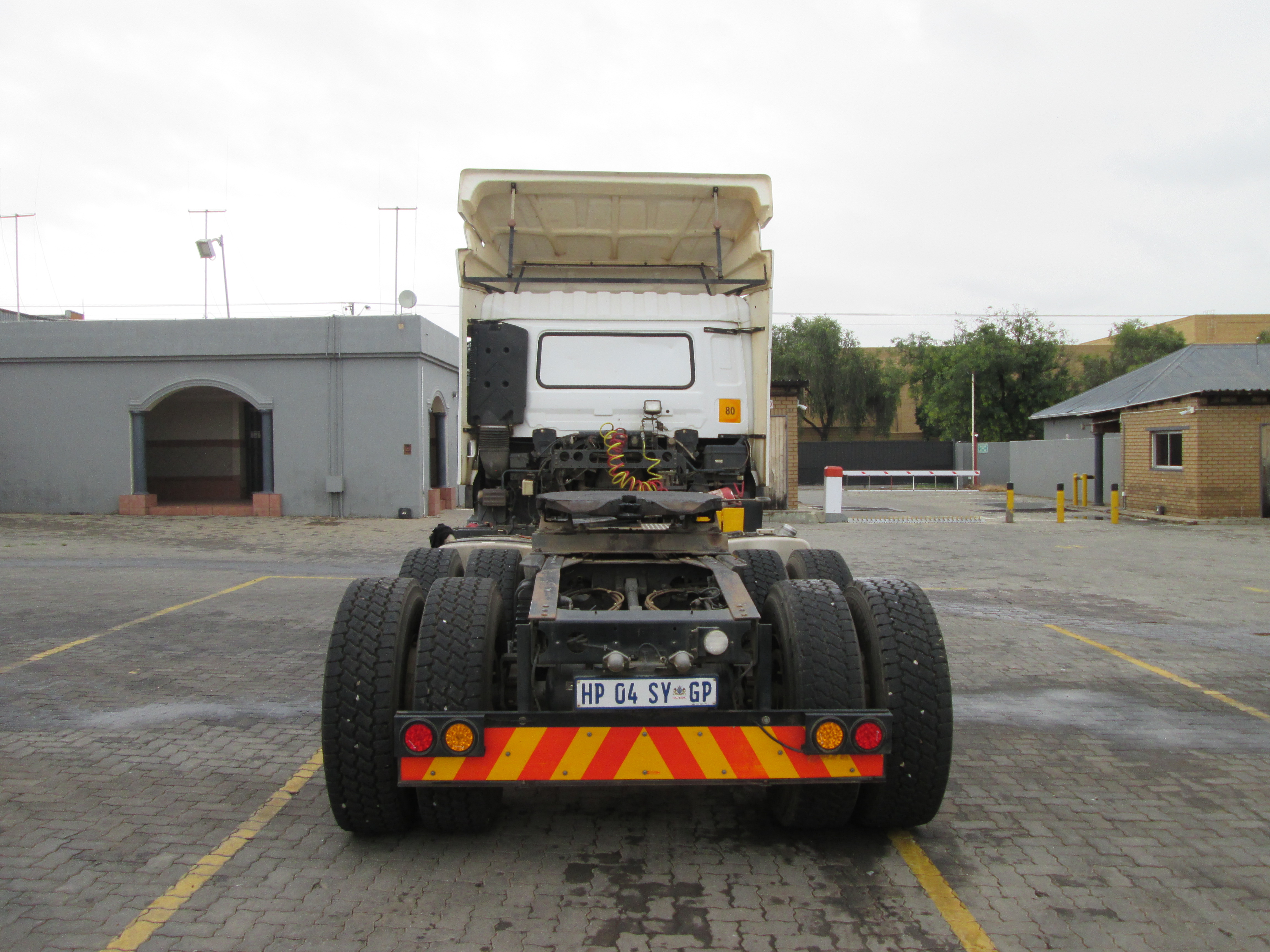 2018 UD QUON GW26-450 TRUCK TRACTOR 265596KM - Image 6