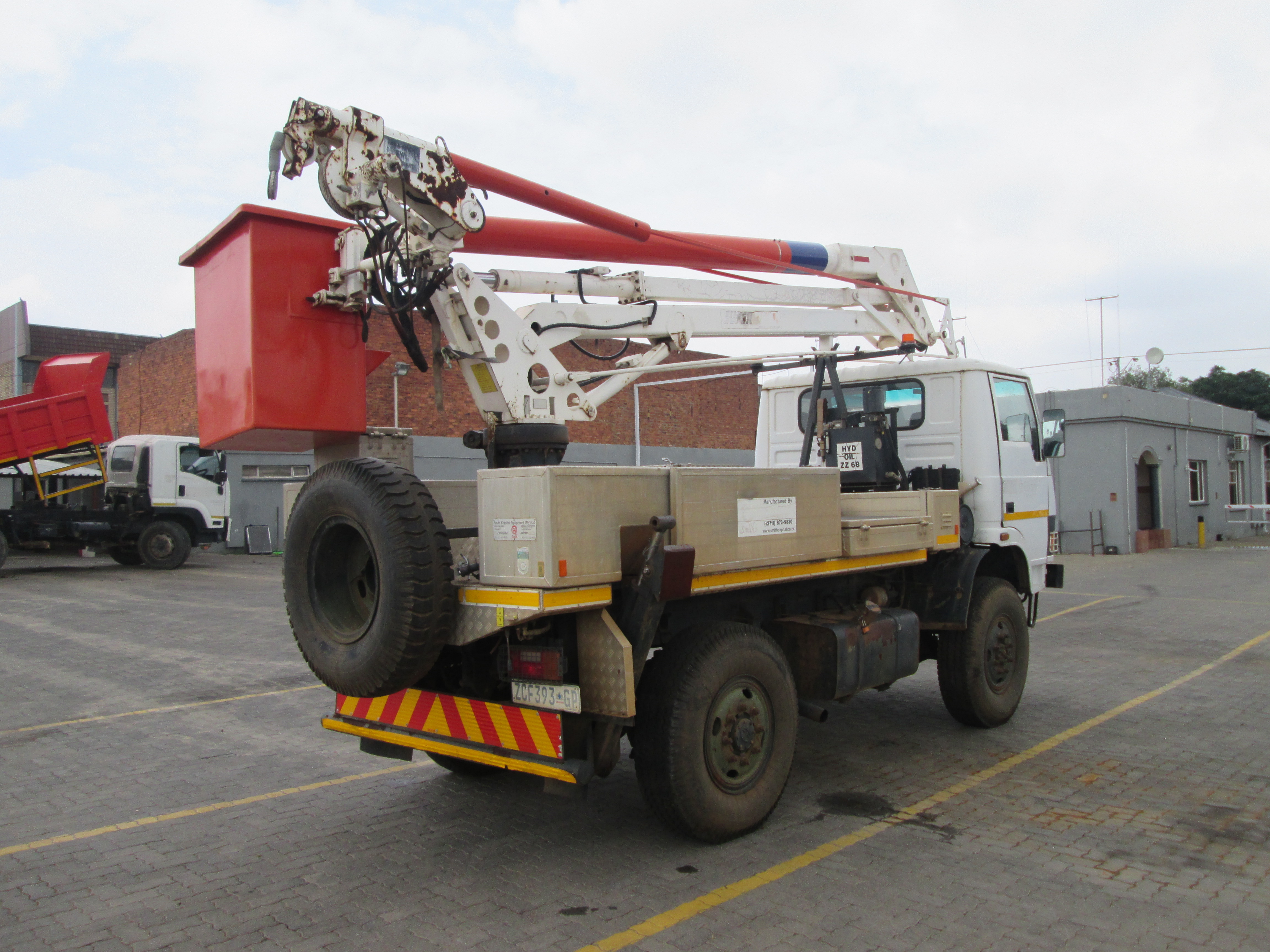 2010 TATA 713C 13M REACH LIVELINE CHERRY PICKER - Image 7