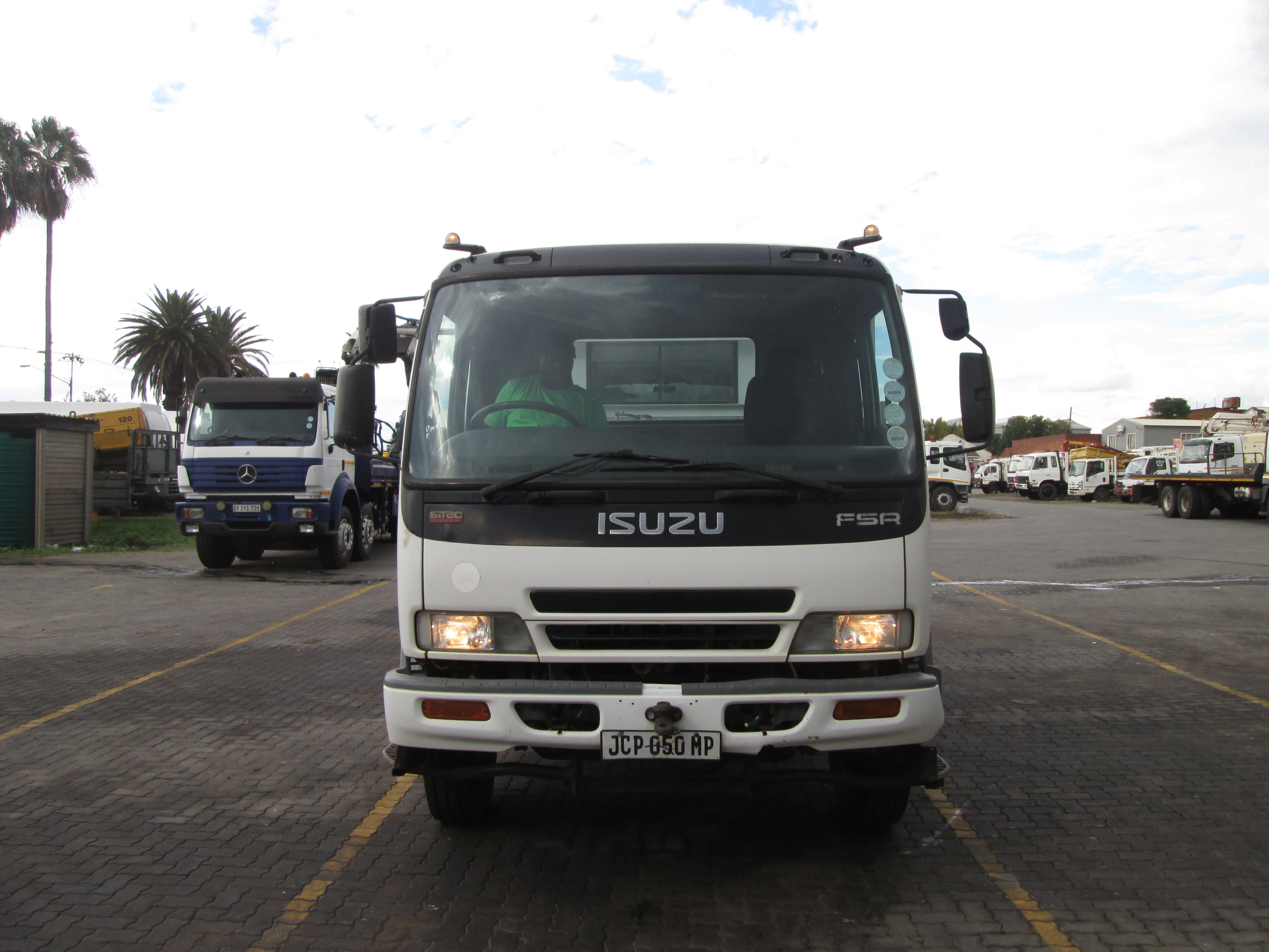 2012 ISUZU FSR700 7TON FLATDECK WITH 033T HIAB CRANE - 105296KM - Image 2