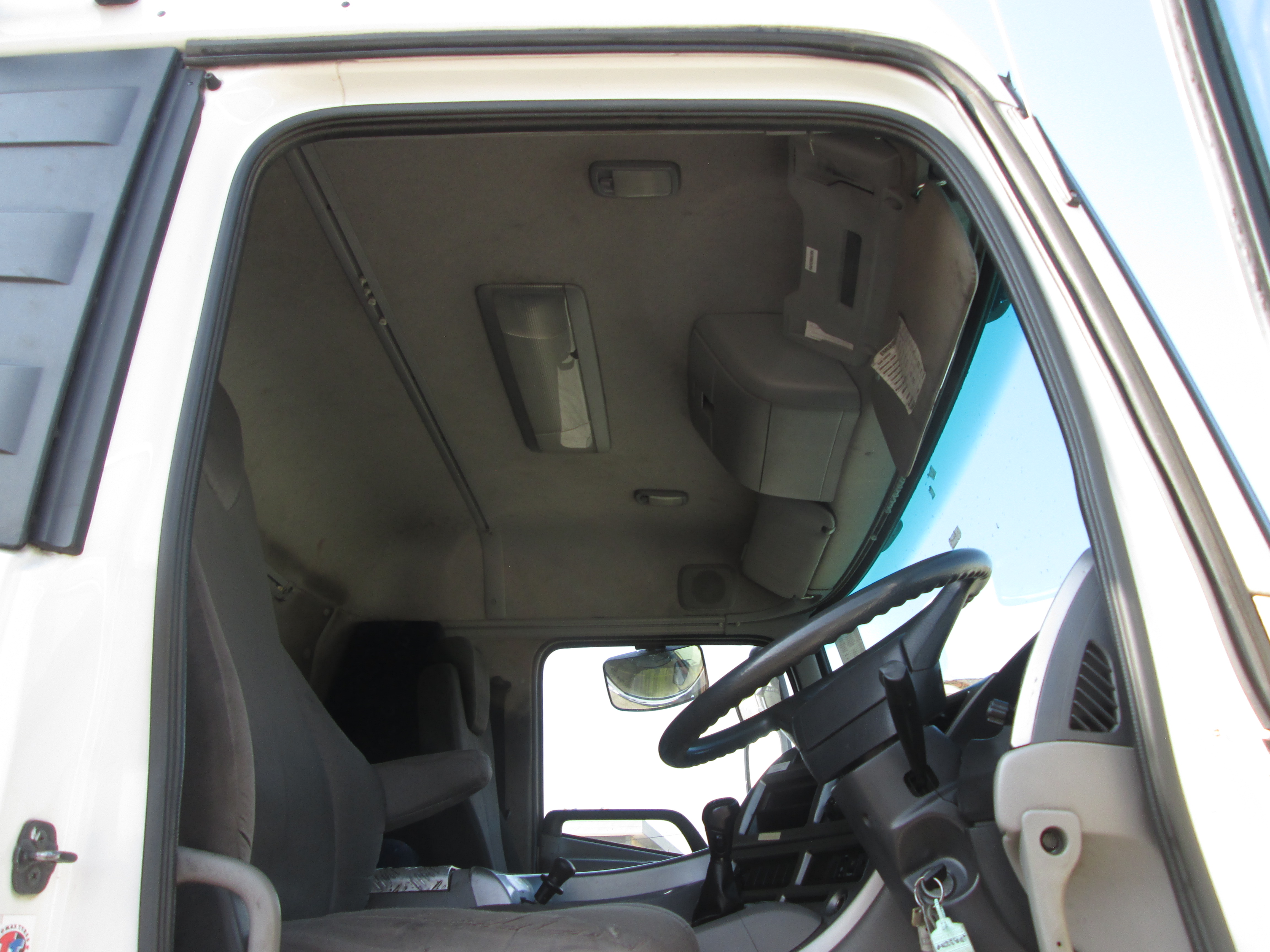 2018 UD QUON GW26-450 TRUCK TRACTOR 313060KM - Image 10