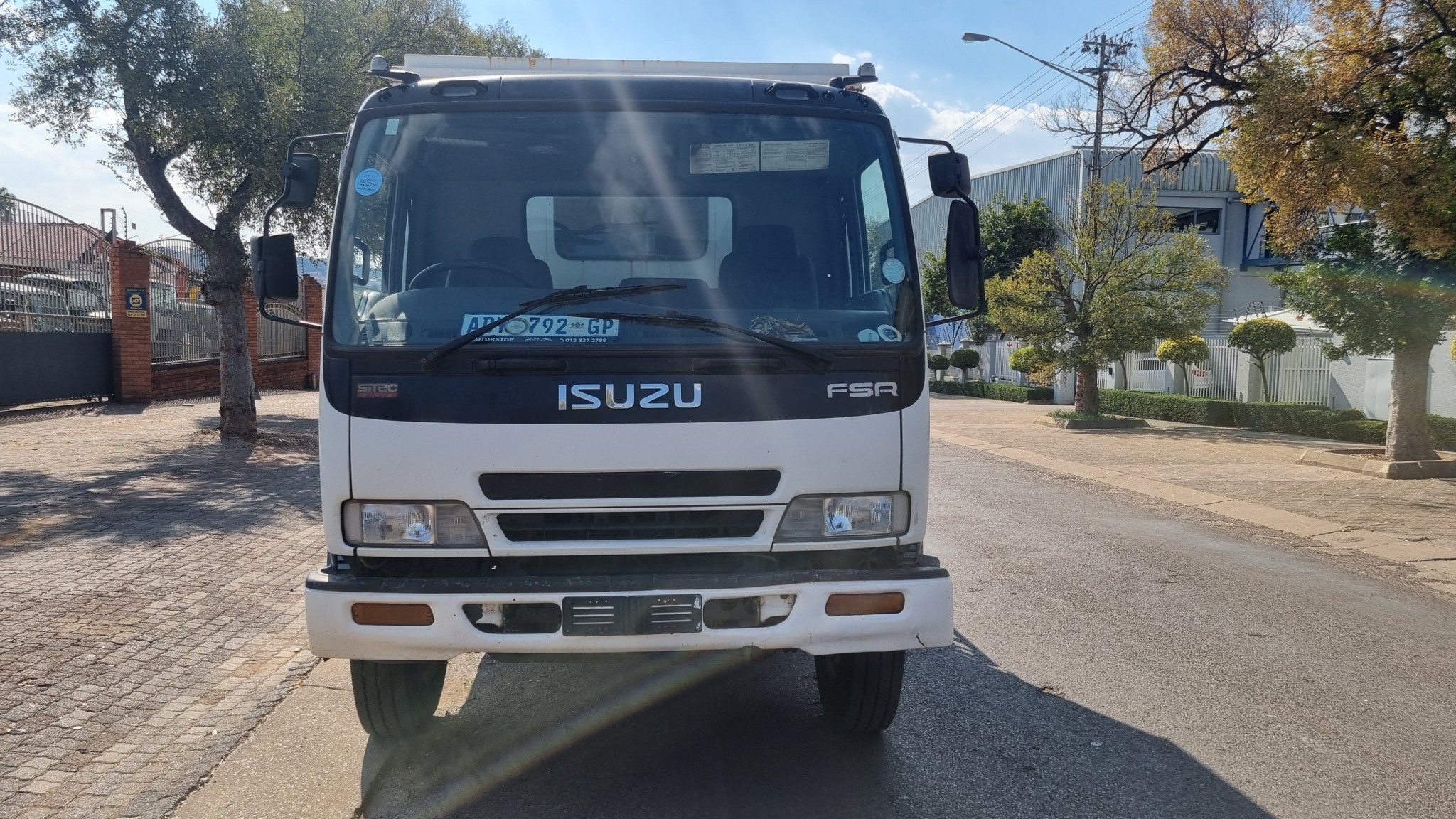 2009 ISUZU FSR700 8TON DROPSIDE, CREW CAB WITH PC1500 CANE - Image 2